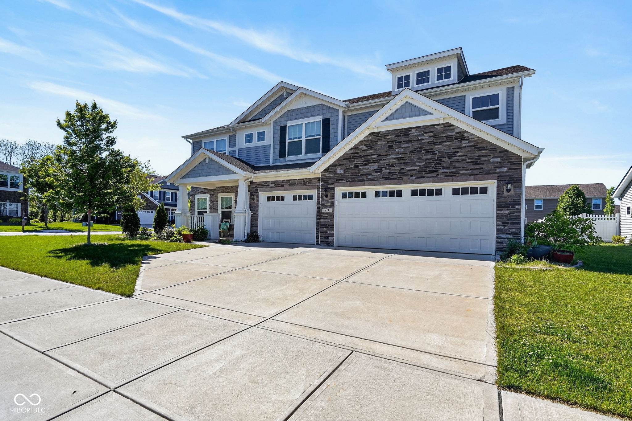 879 Rattlebox Ln