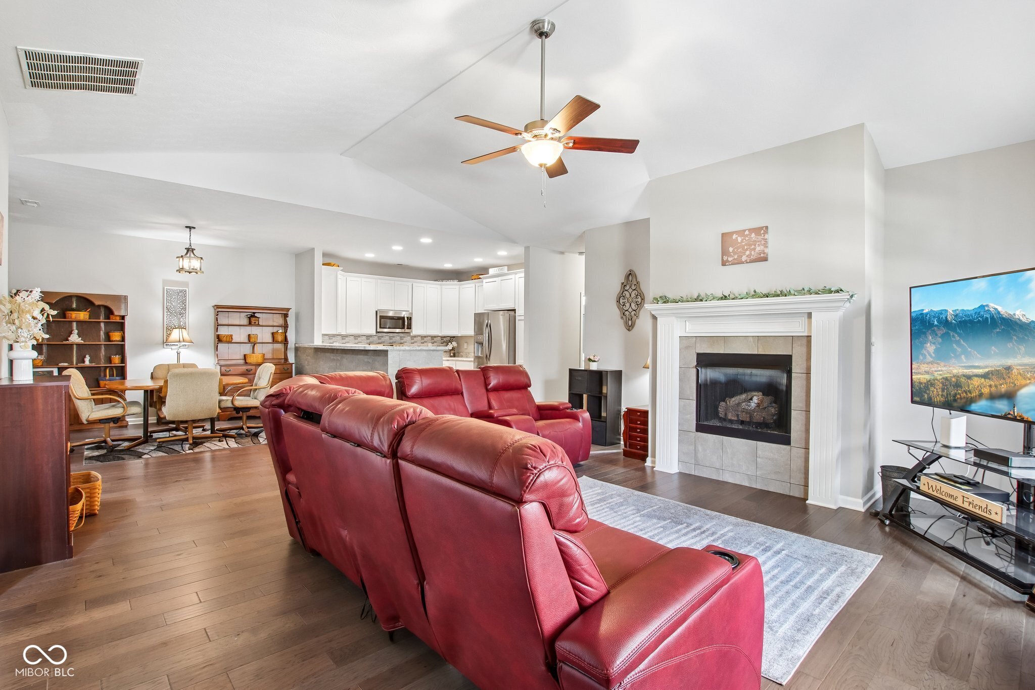 4328 Washington Boulevard 17