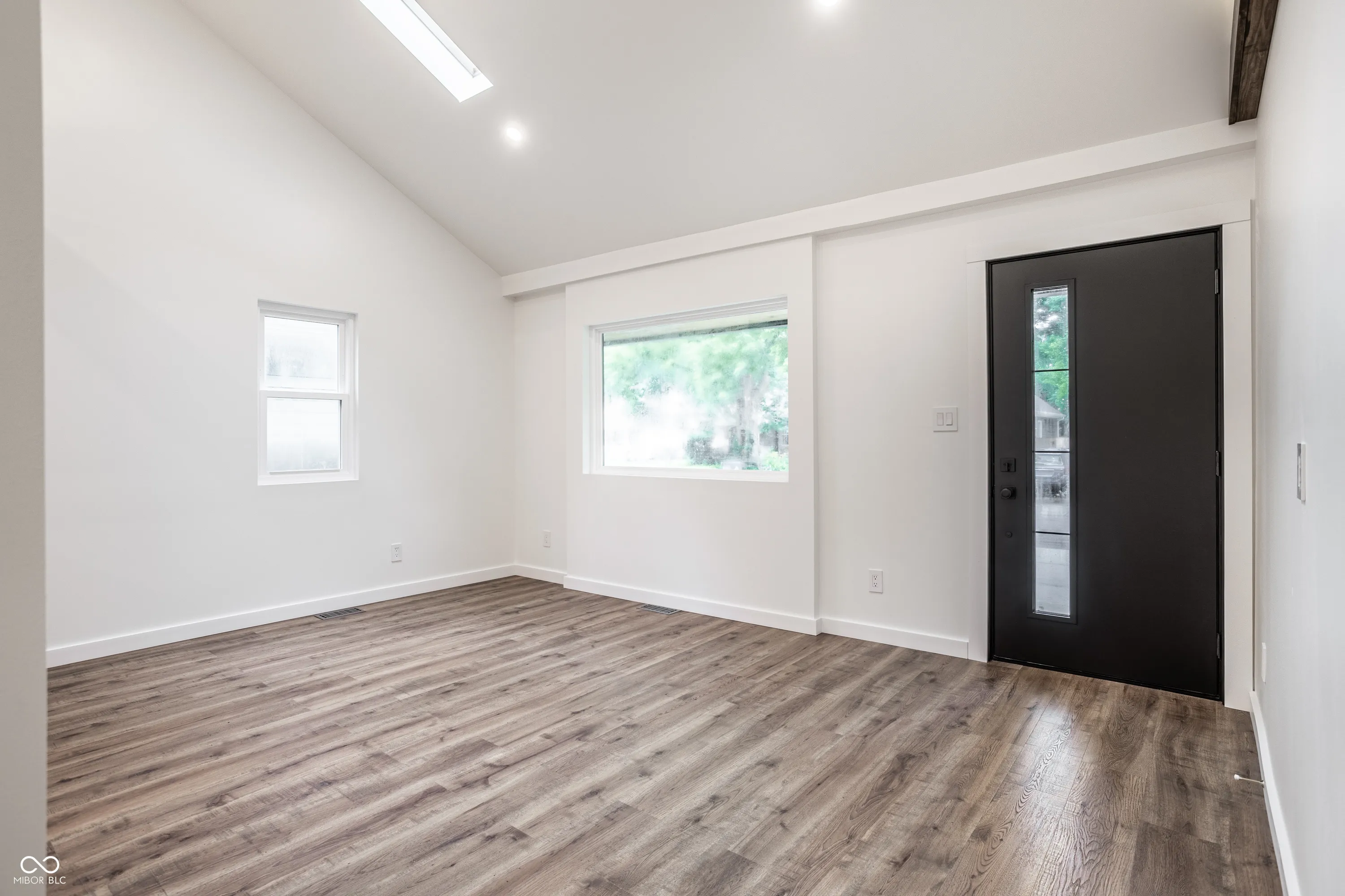 Indianapolis, Indiana 46205, United States, 3 Bedrooms Bedrooms, ,2 BathroomsBathrooms,Residential,Active,156039