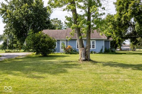 Photo of 5503 W 300 N, Greenfield, IN 46140 (MLS # 22113820)