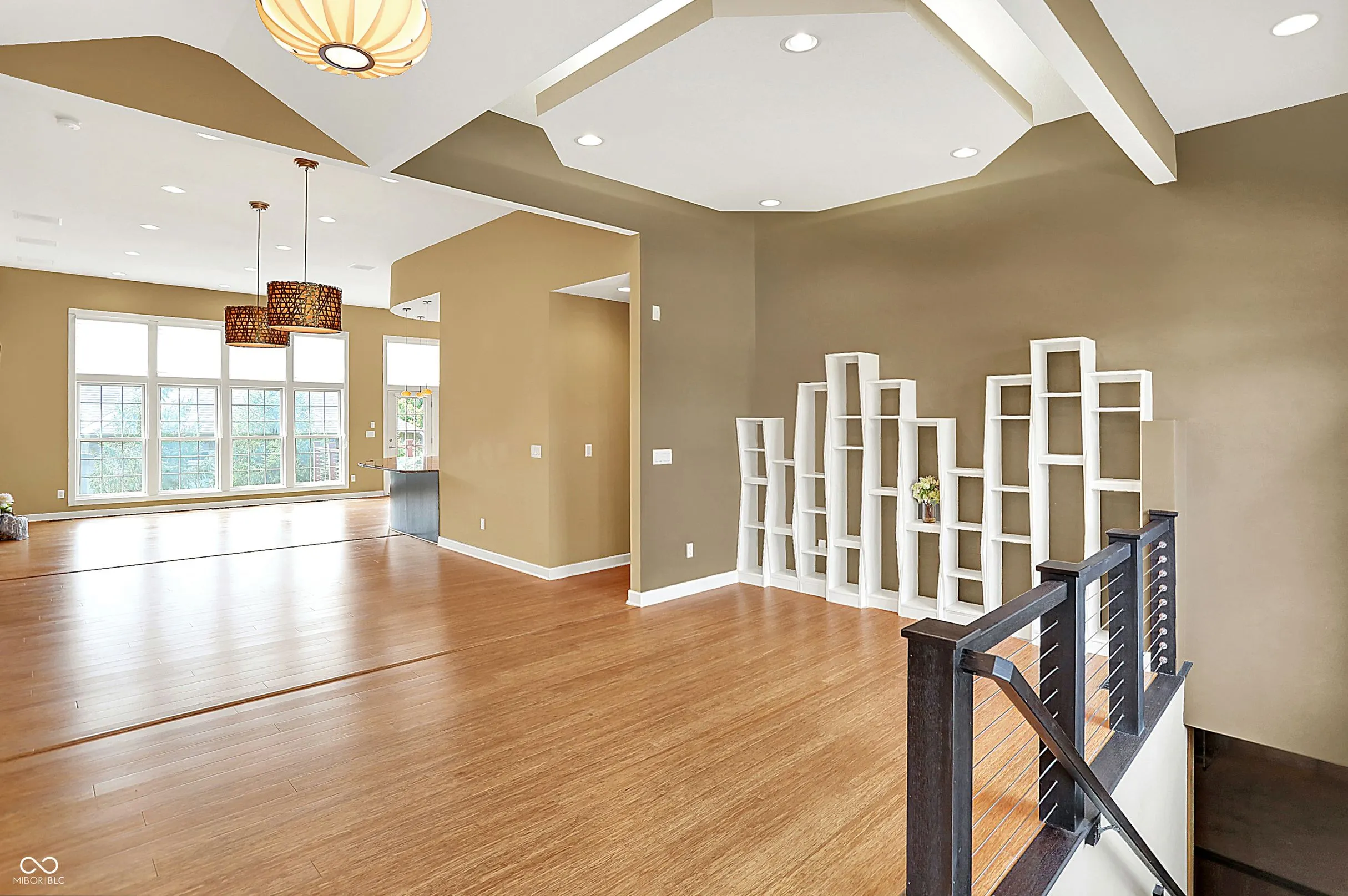 Columbus, Indiana 47201, United States, 3 Bedrooms Bedrooms, ,3 BathroomsBathrooms,Residential,Active,206519