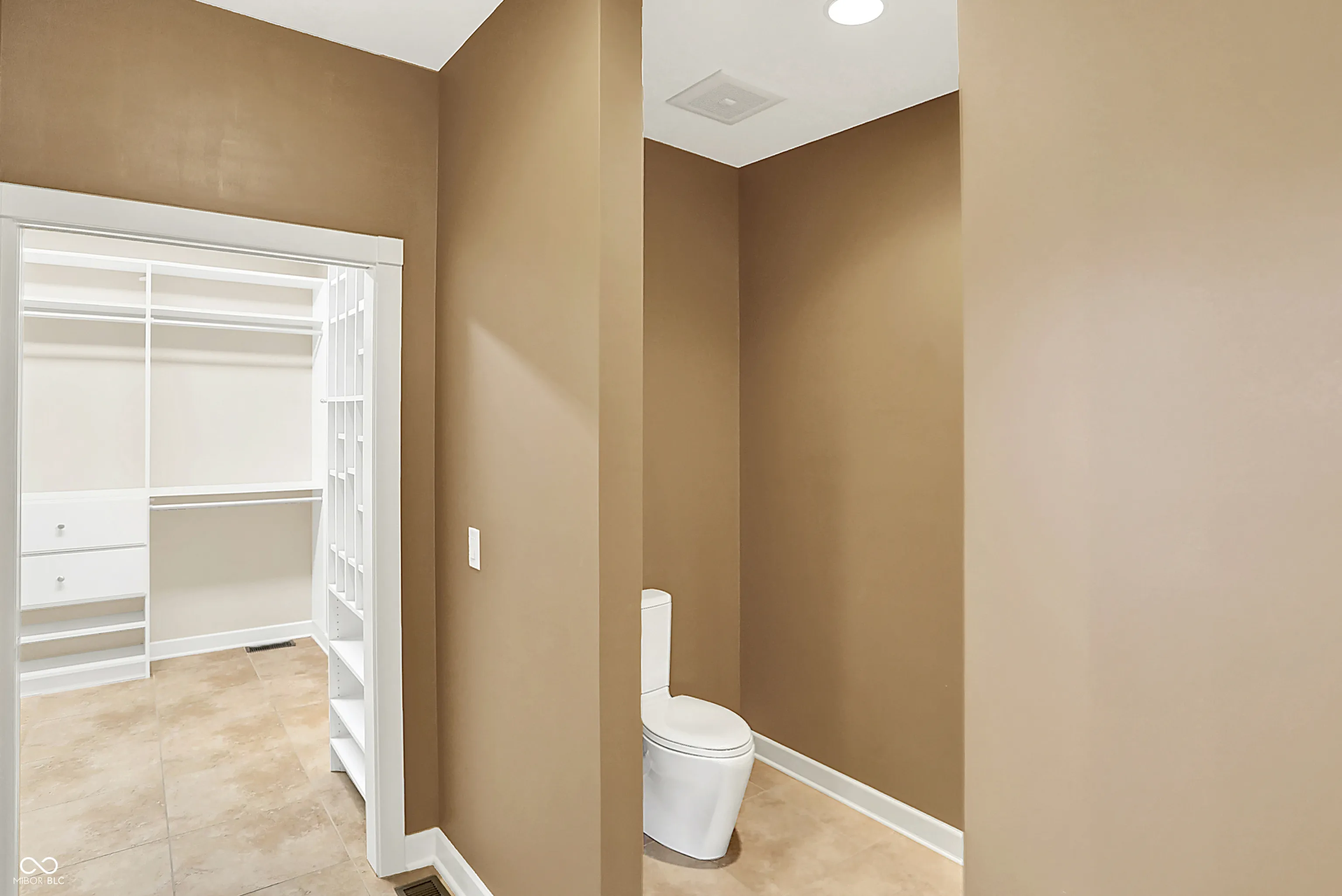 Columbus, Indiana 47201, United States, 3 Bedrooms Bedrooms, ,3 BathroomsBathrooms,Residential,Active,206519