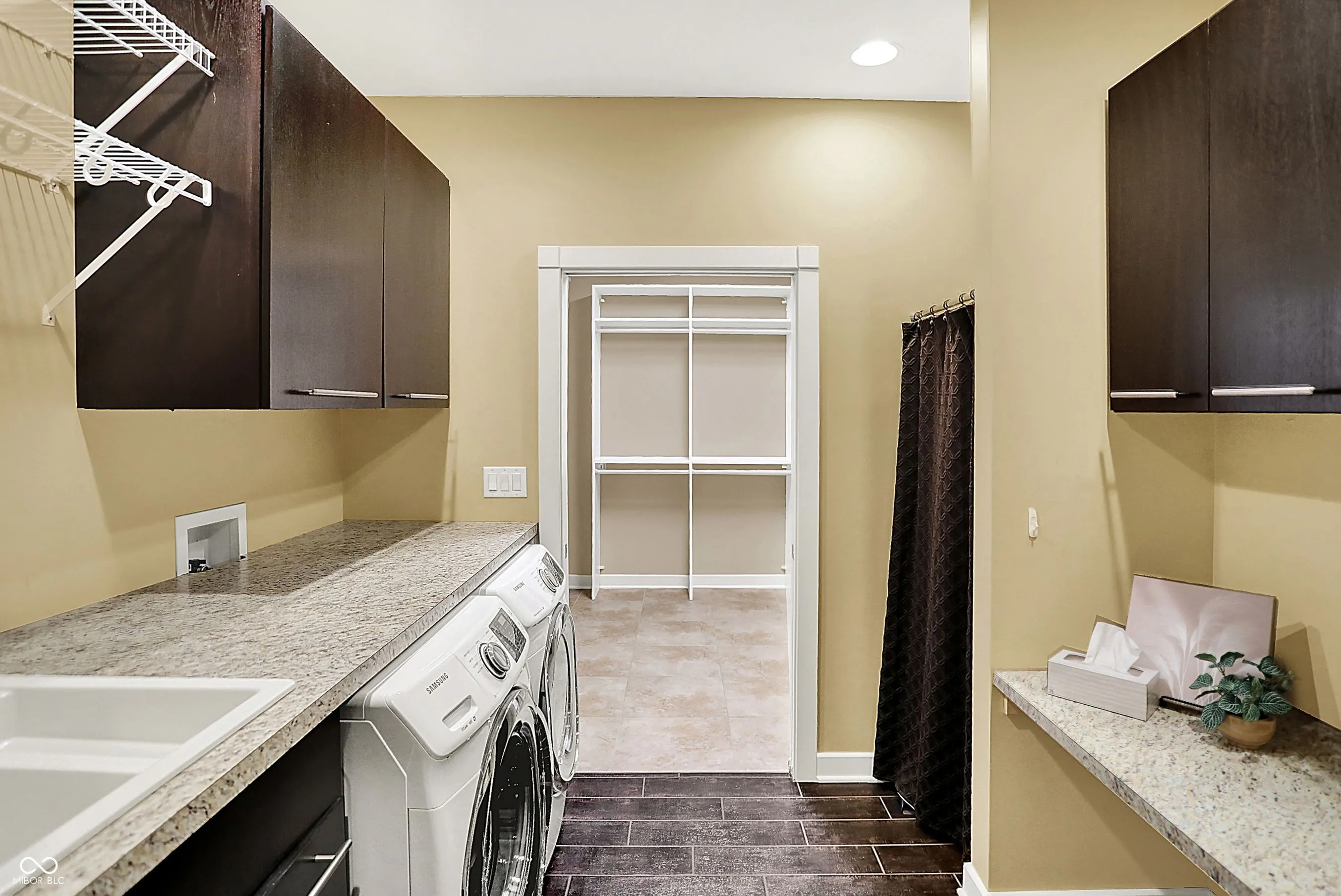 Columbus, Indiana 47201, United States, 3 Bedrooms Bedrooms, ,3 BathroomsBathrooms,Residential,Active,206519