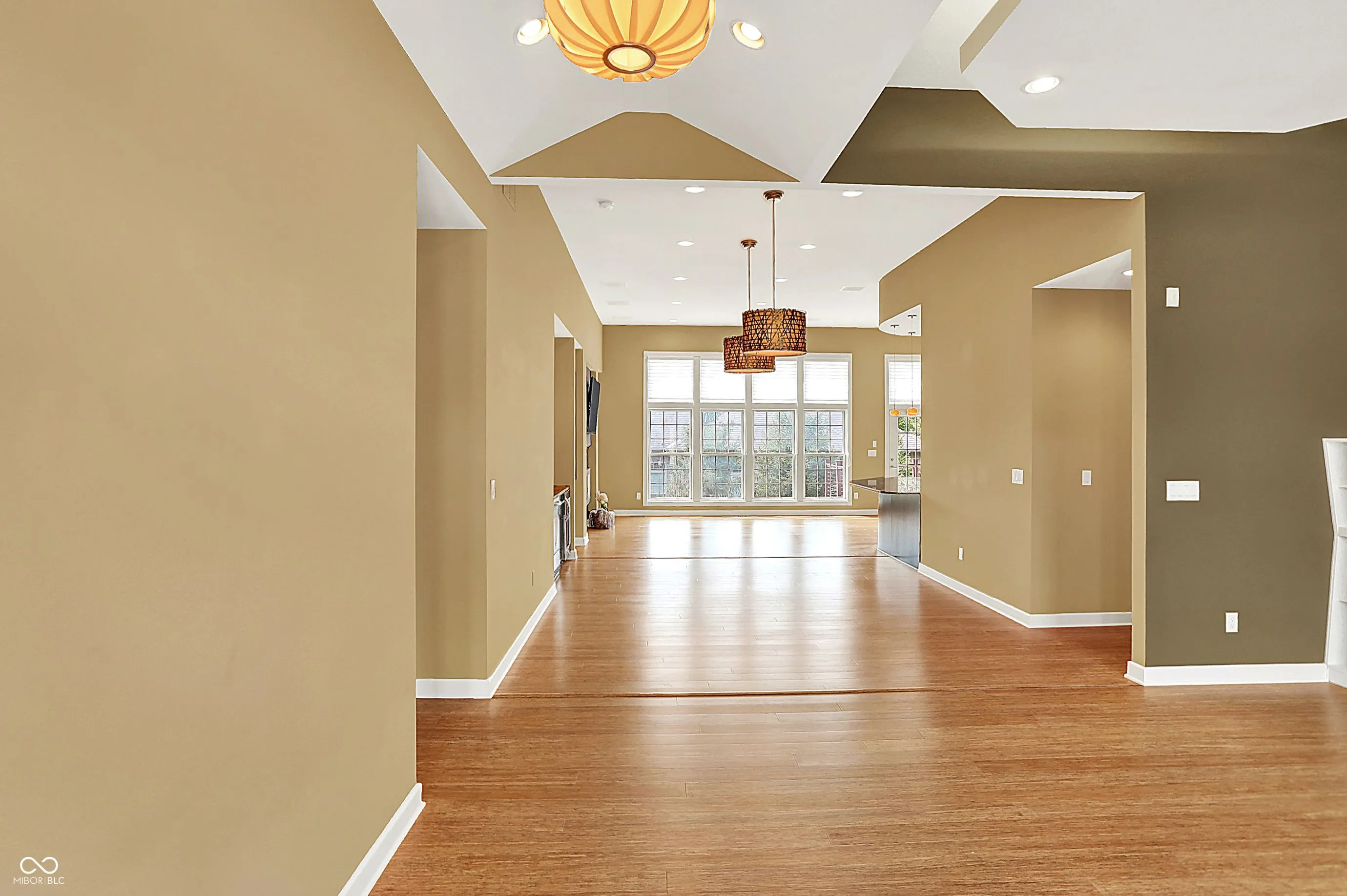 Columbus, Indiana 47201, United States, 3 Bedrooms Bedrooms, ,3 BathroomsBathrooms,Residential,Active,206519