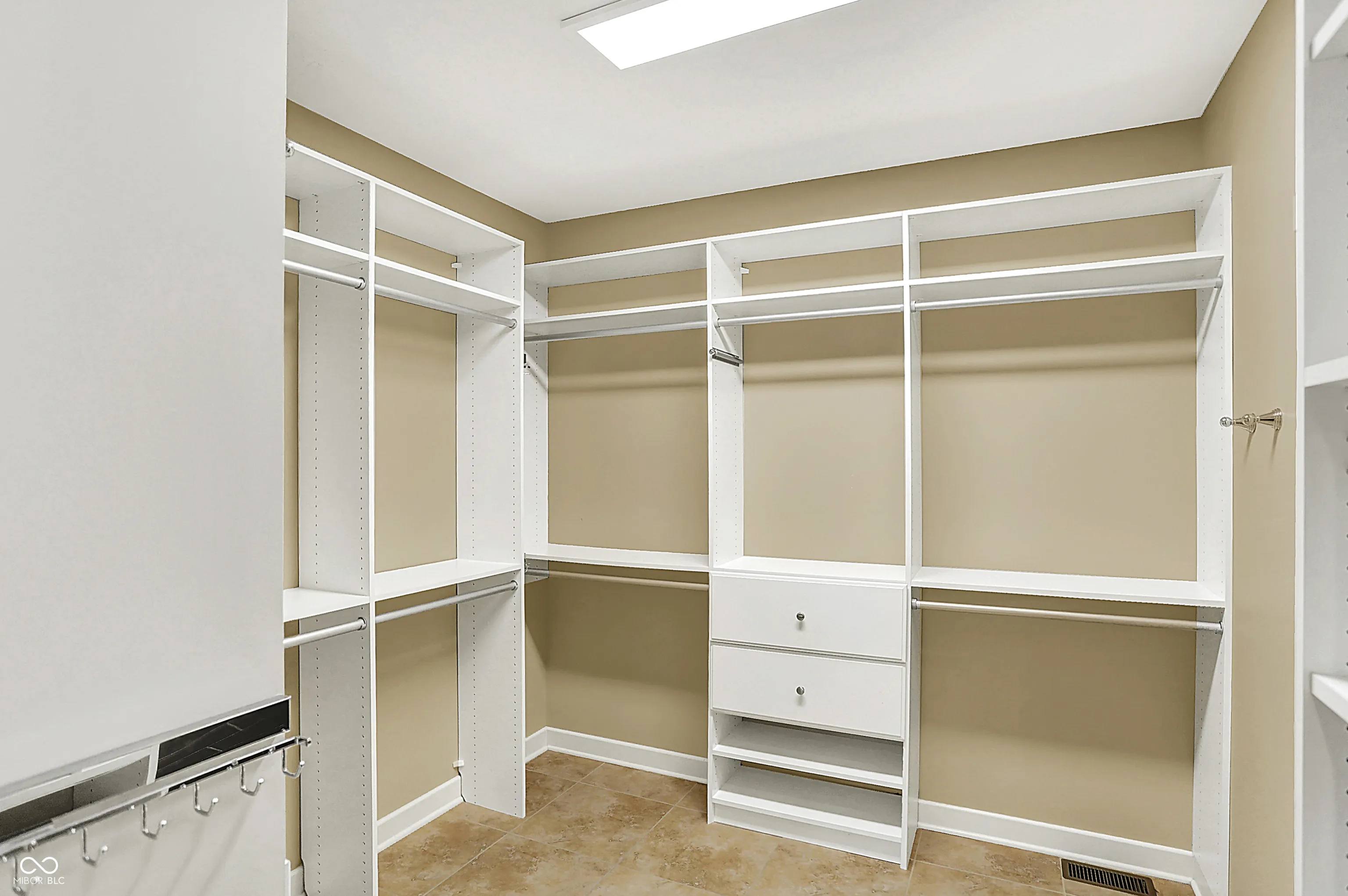 Columbus, Indiana 47201, United States, 3 Bedrooms Bedrooms, ,3 BathroomsBathrooms,Residential,Active,206519