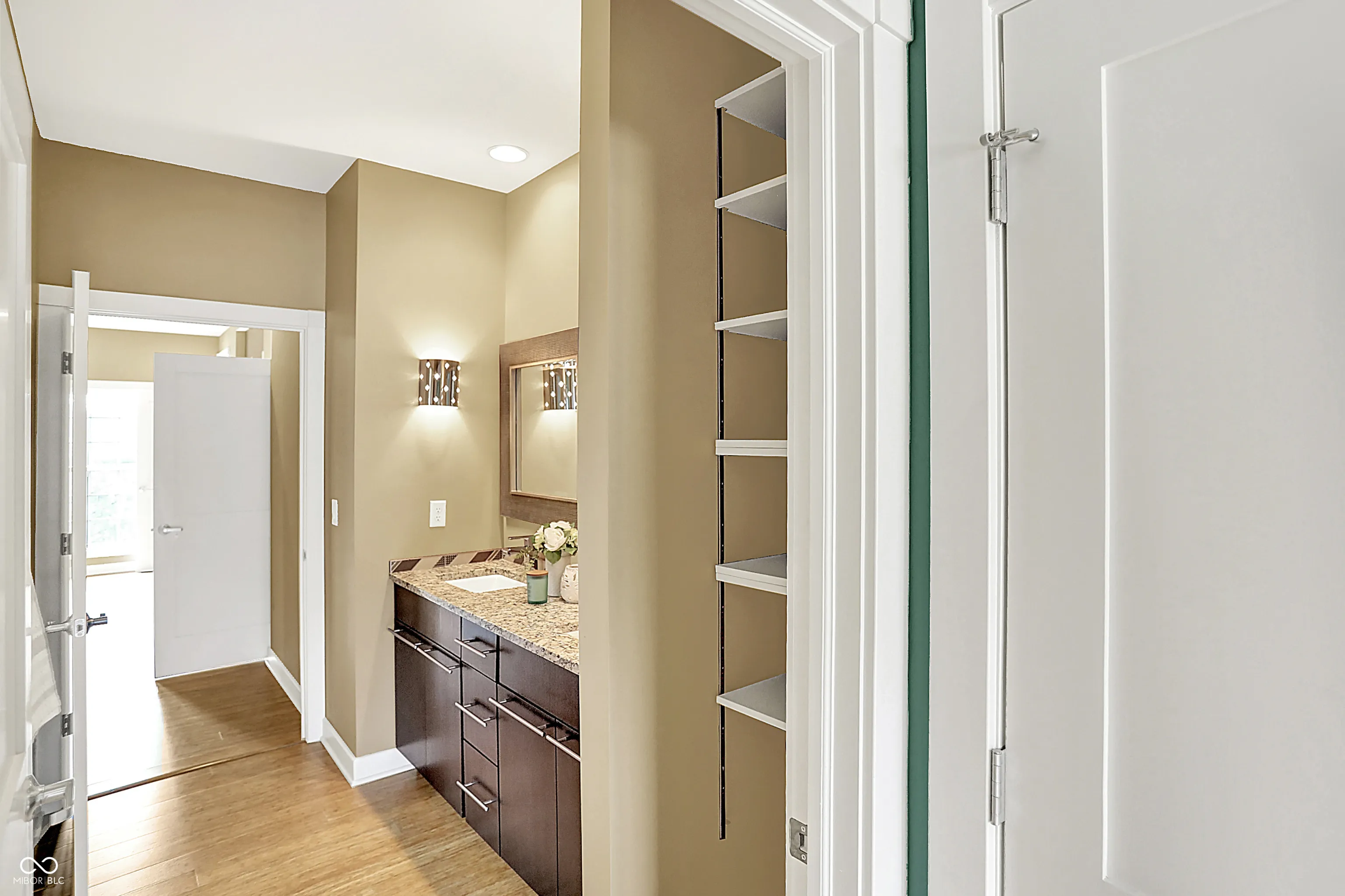 Columbus, Indiana 47201, United States, 3 Bedrooms Bedrooms, ,3 BathroomsBathrooms,Residential,Active,206519