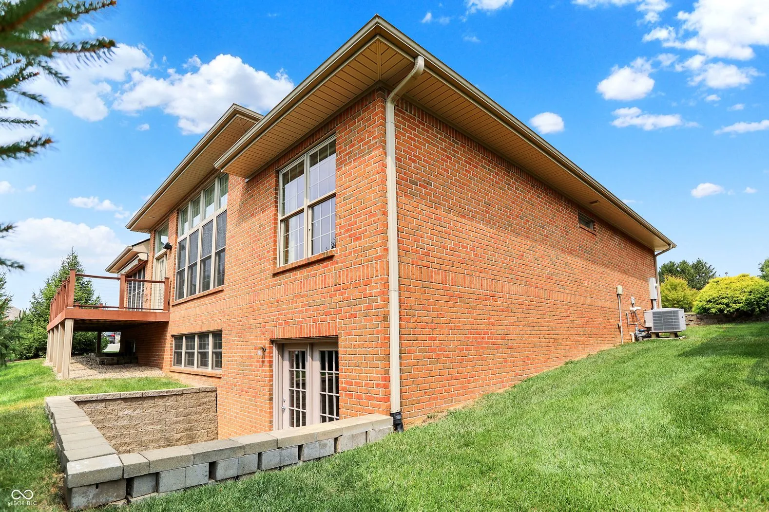 Columbus, Indiana 47201, United States, 3 Bedrooms Bedrooms, ,3 BathroomsBathrooms,Residential,Active,206519