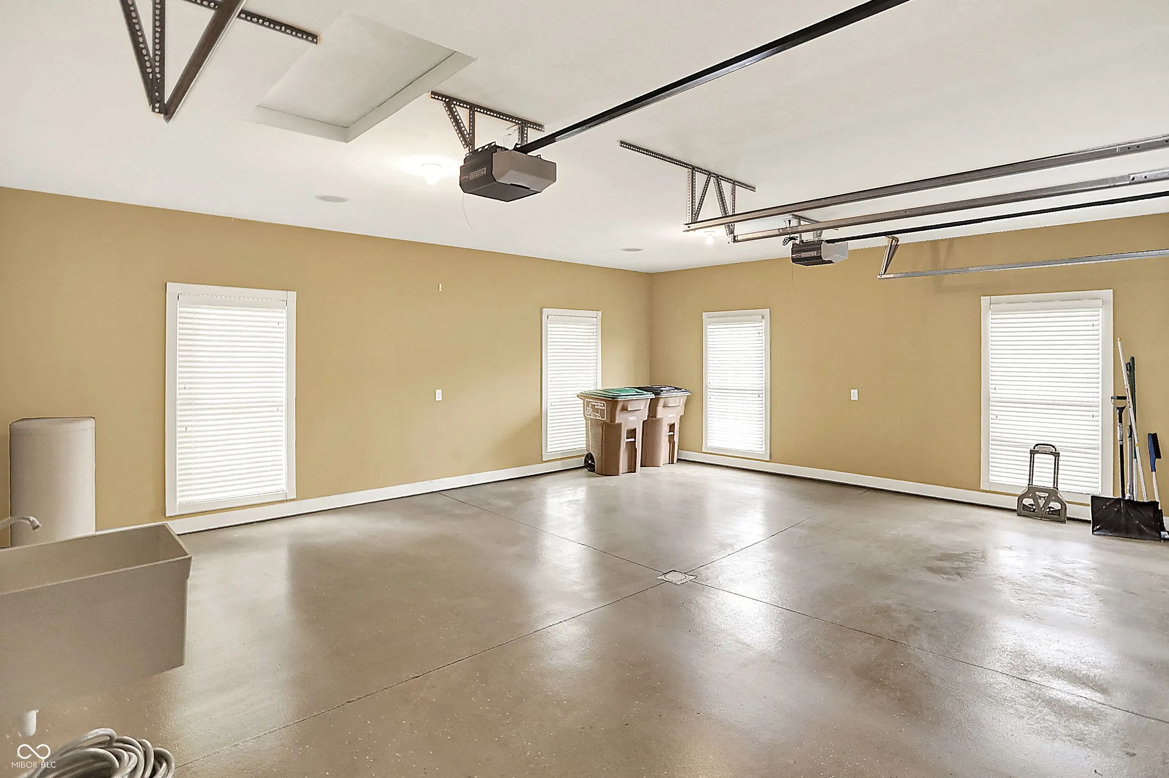 Columbus, Indiana 47201, United States, 3 Bedrooms Bedrooms, ,3 BathroomsBathrooms,Residential,Active,206519