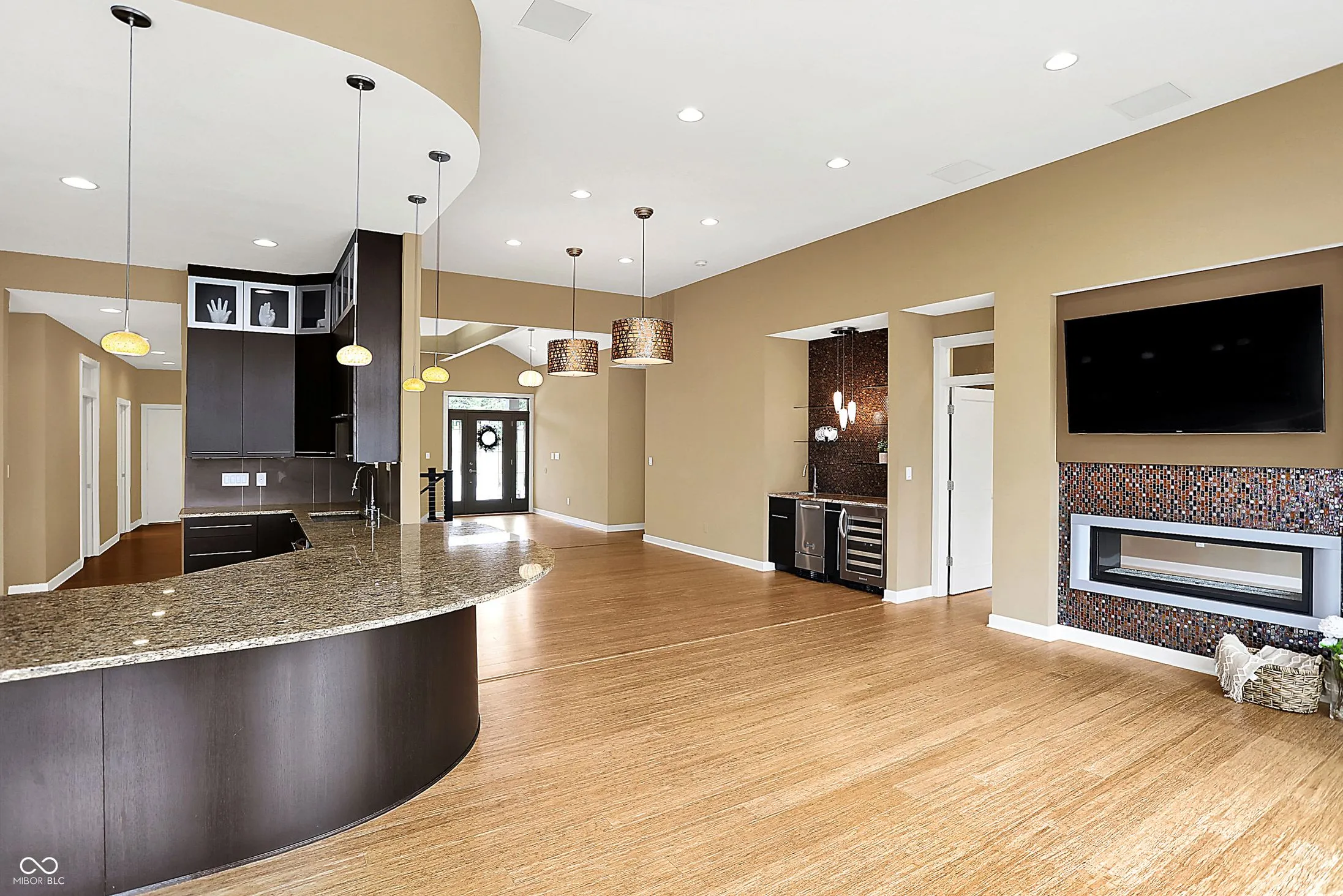 Columbus, Indiana 47201, United States, 3 Bedrooms Bedrooms, ,3 BathroomsBathrooms,Residential,Active,206519