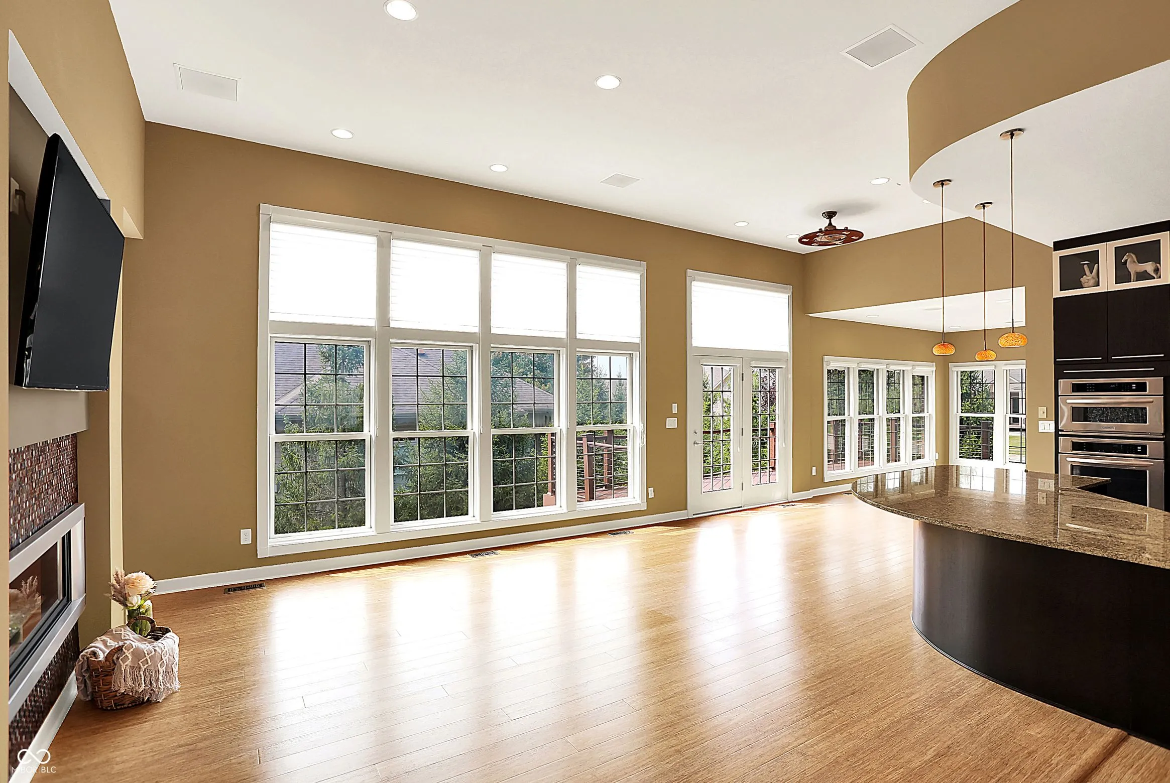 Columbus, Indiana 47201, United States, 3 Bedrooms Bedrooms, ,3 BathroomsBathrooms,Residential,Active,206519