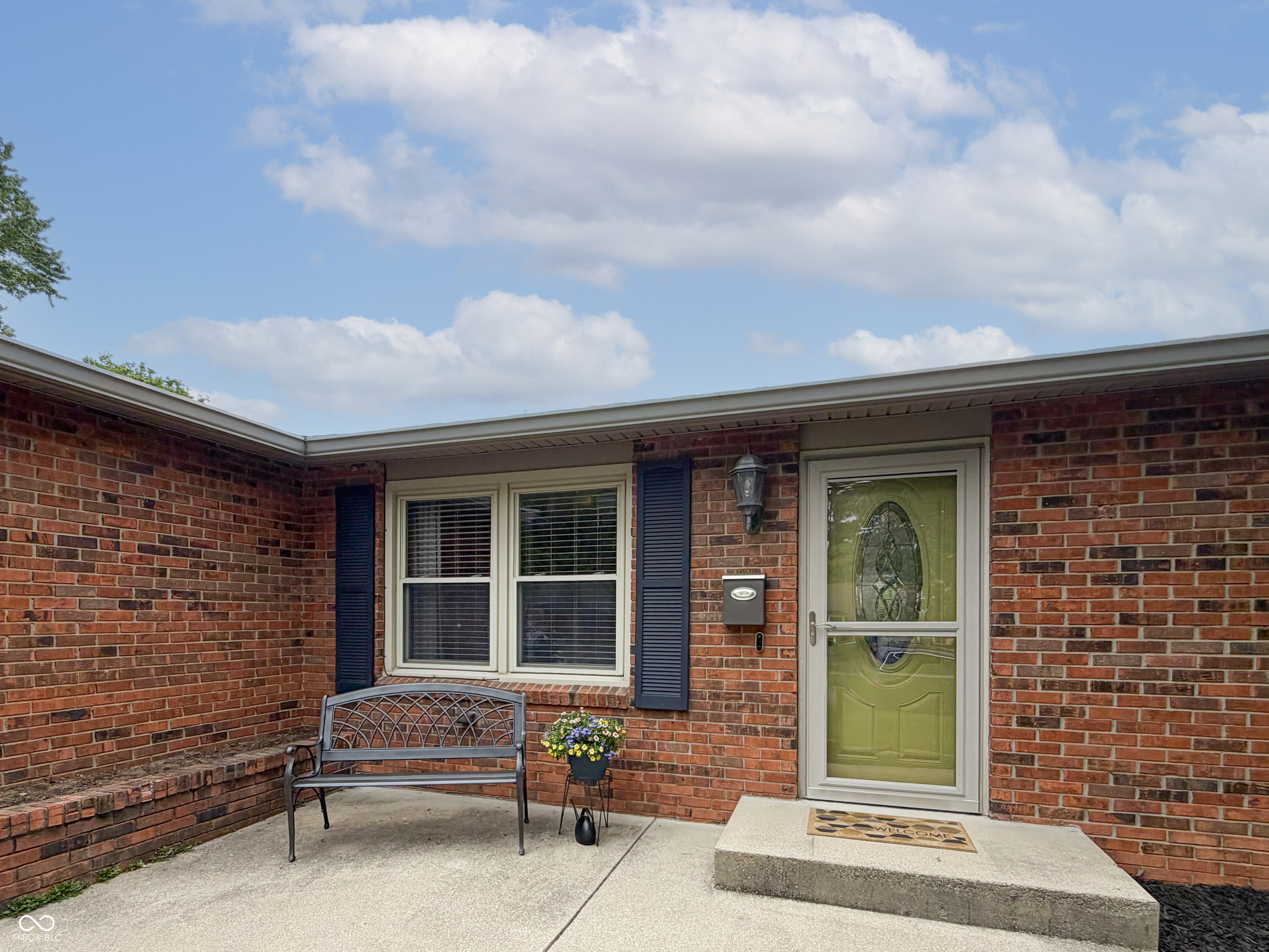 2933 Fairlawn Drive