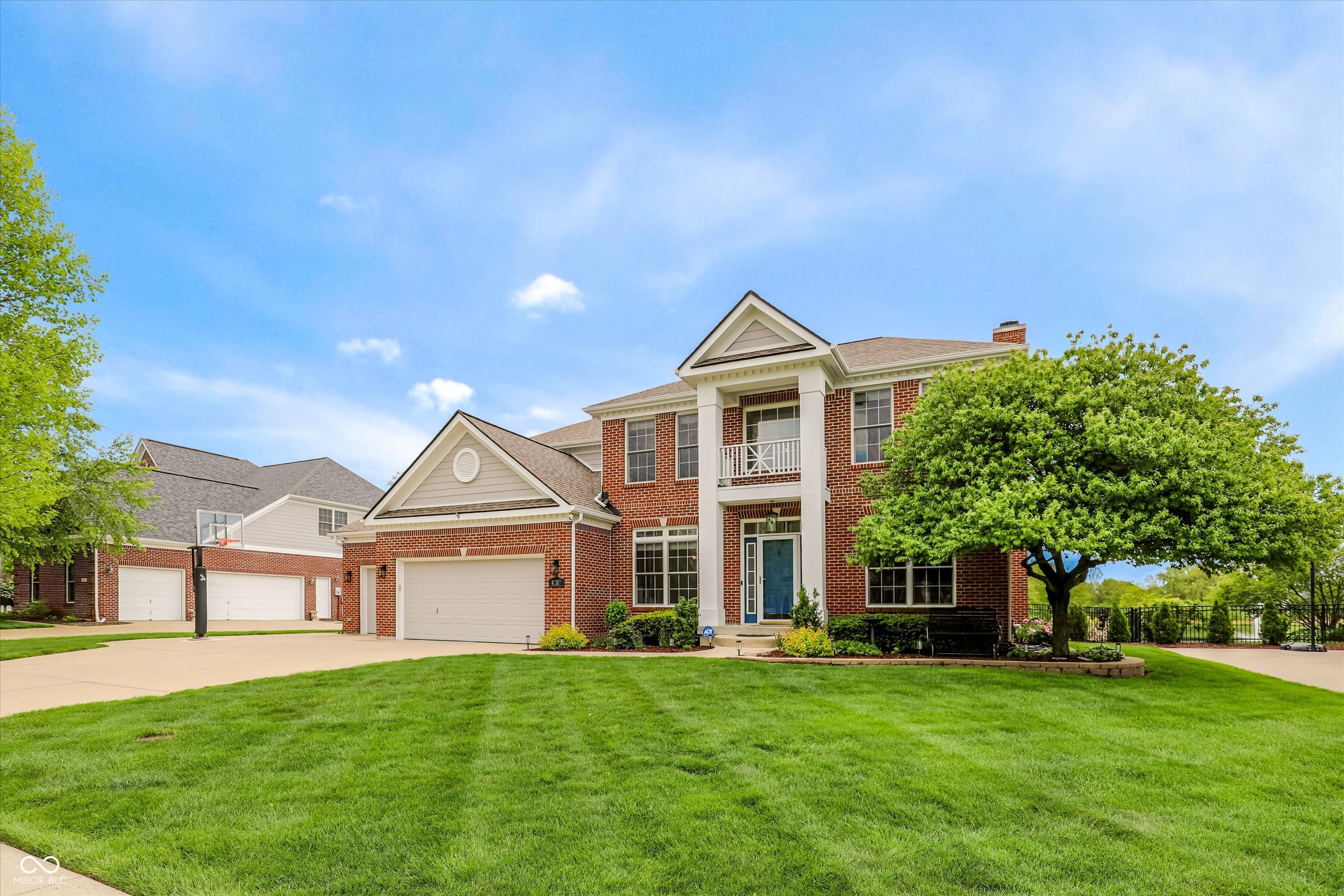 4207 Honeysuckle Lane