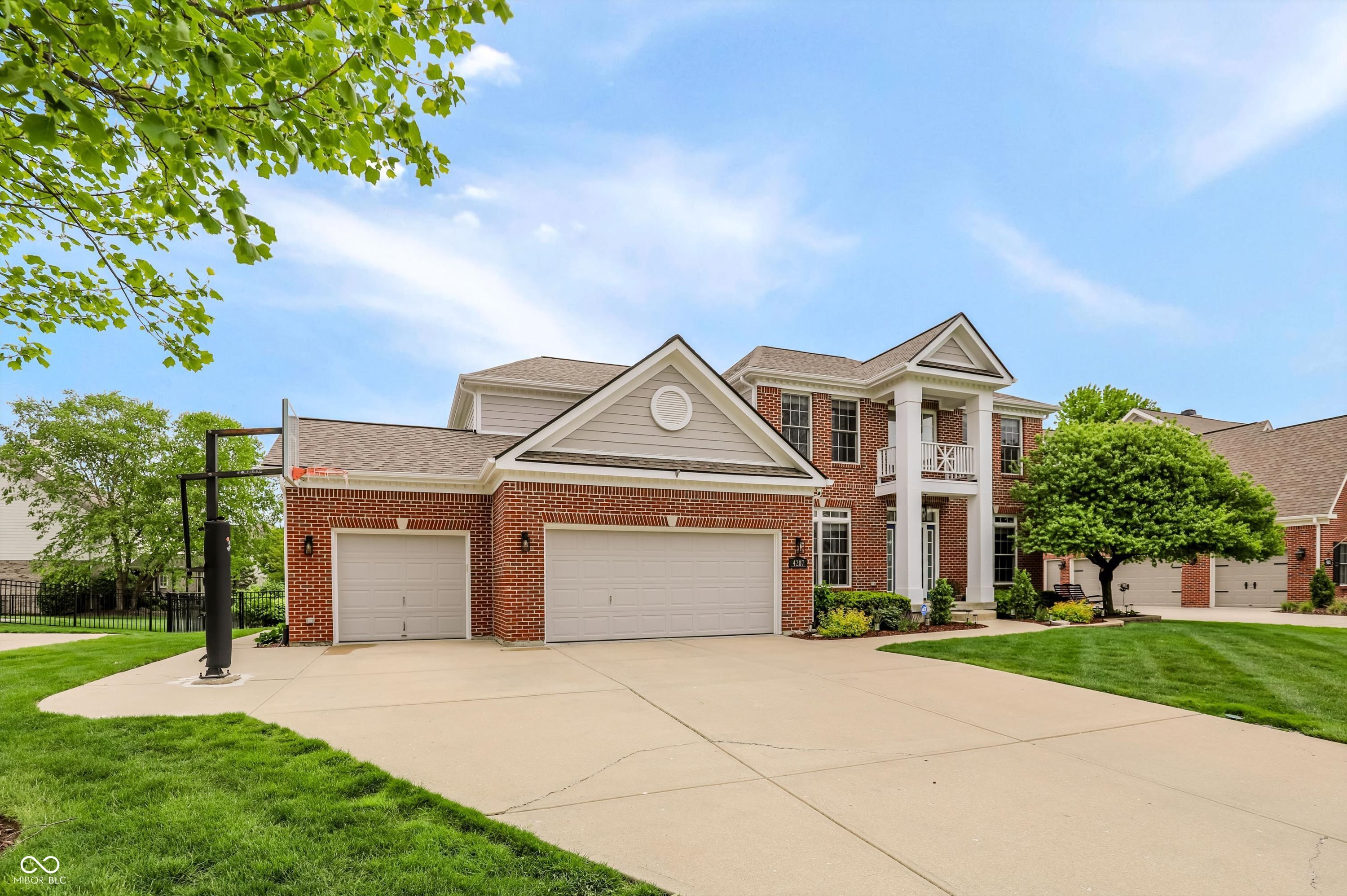 4207 Honeysuckle Lane