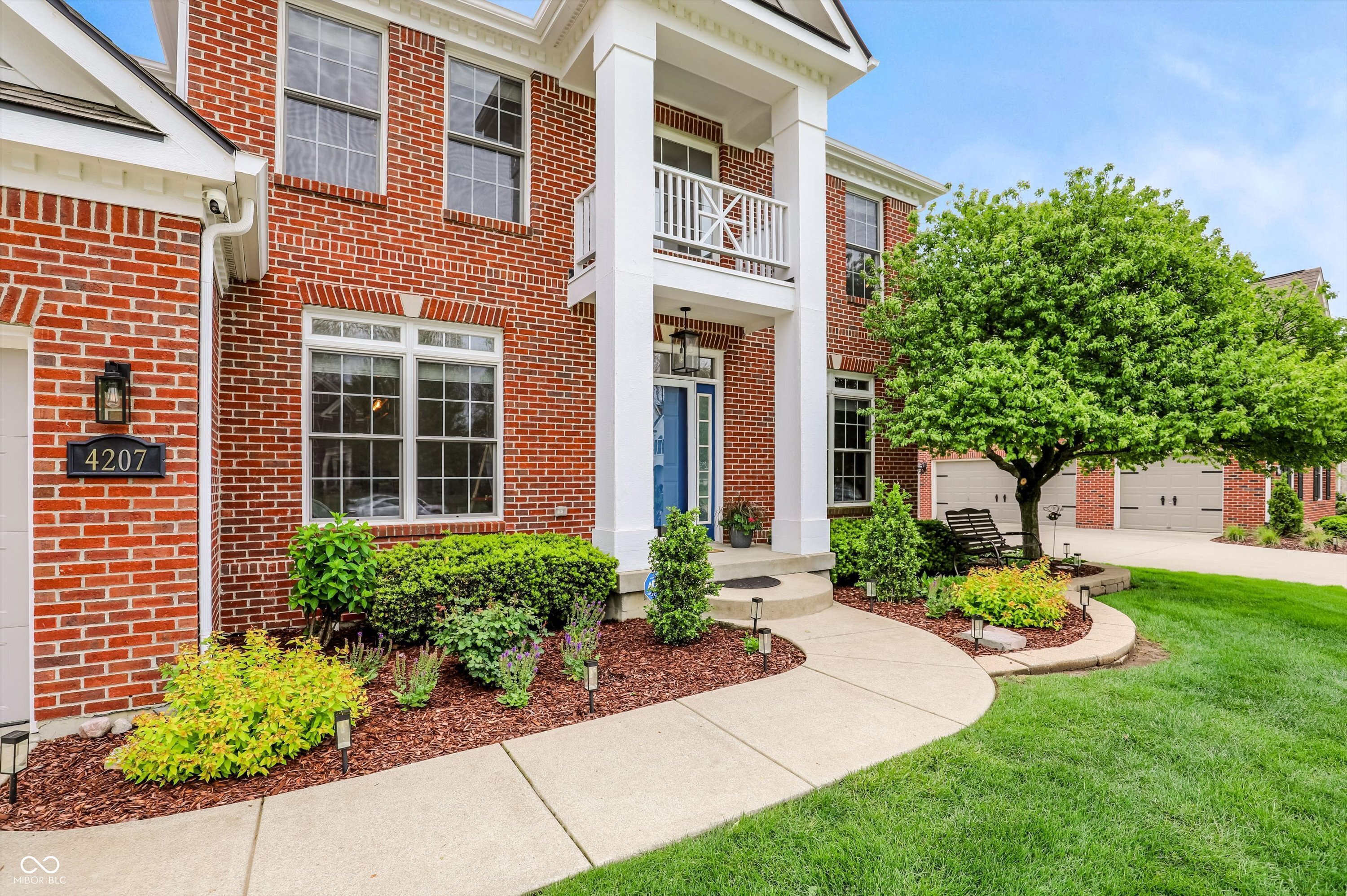 4207 Honeysuckle Lane