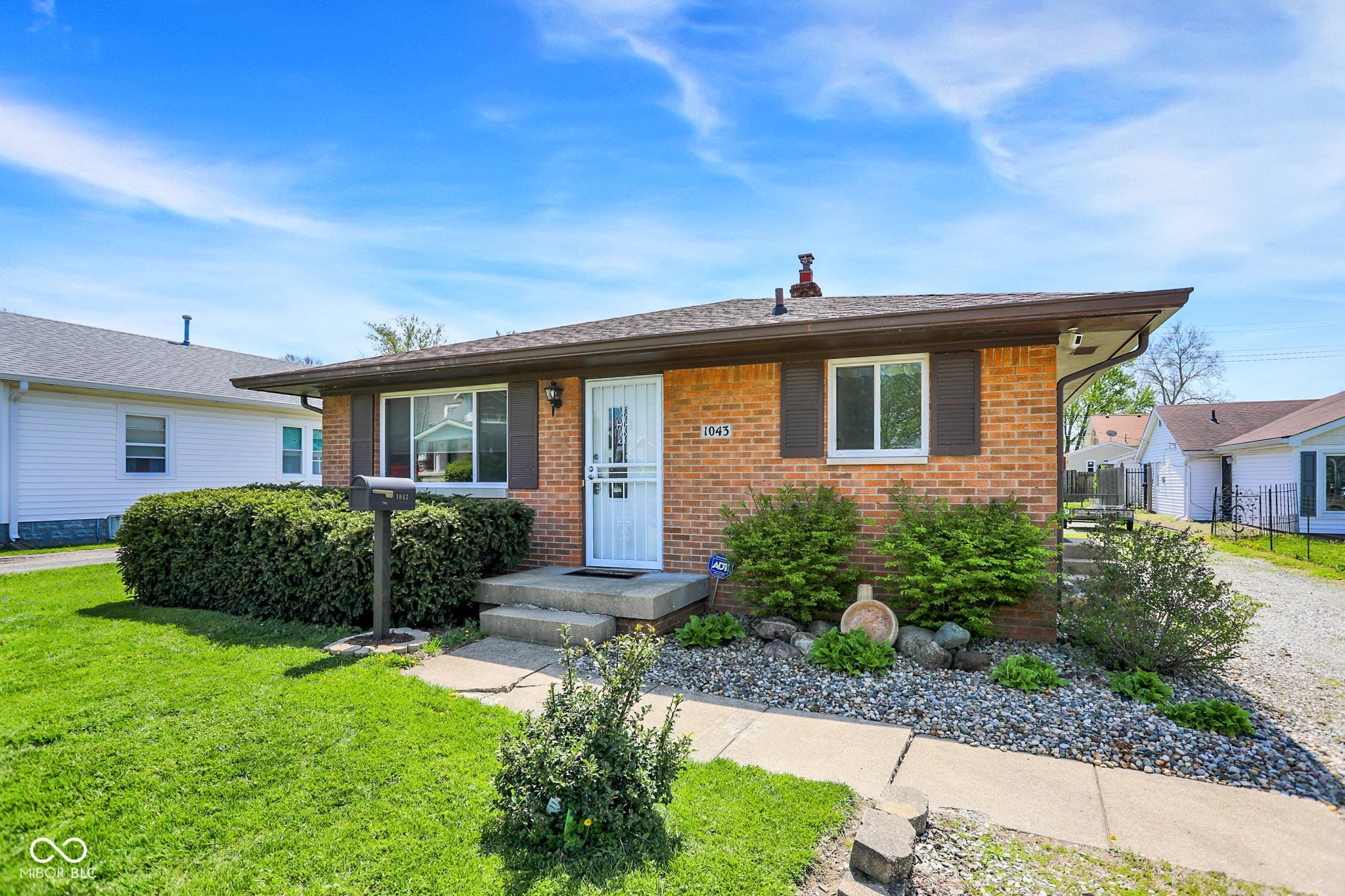 1043 E Castle Avenue