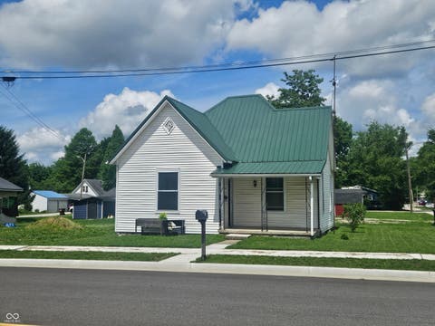 Photo for 104 W Poplar Street