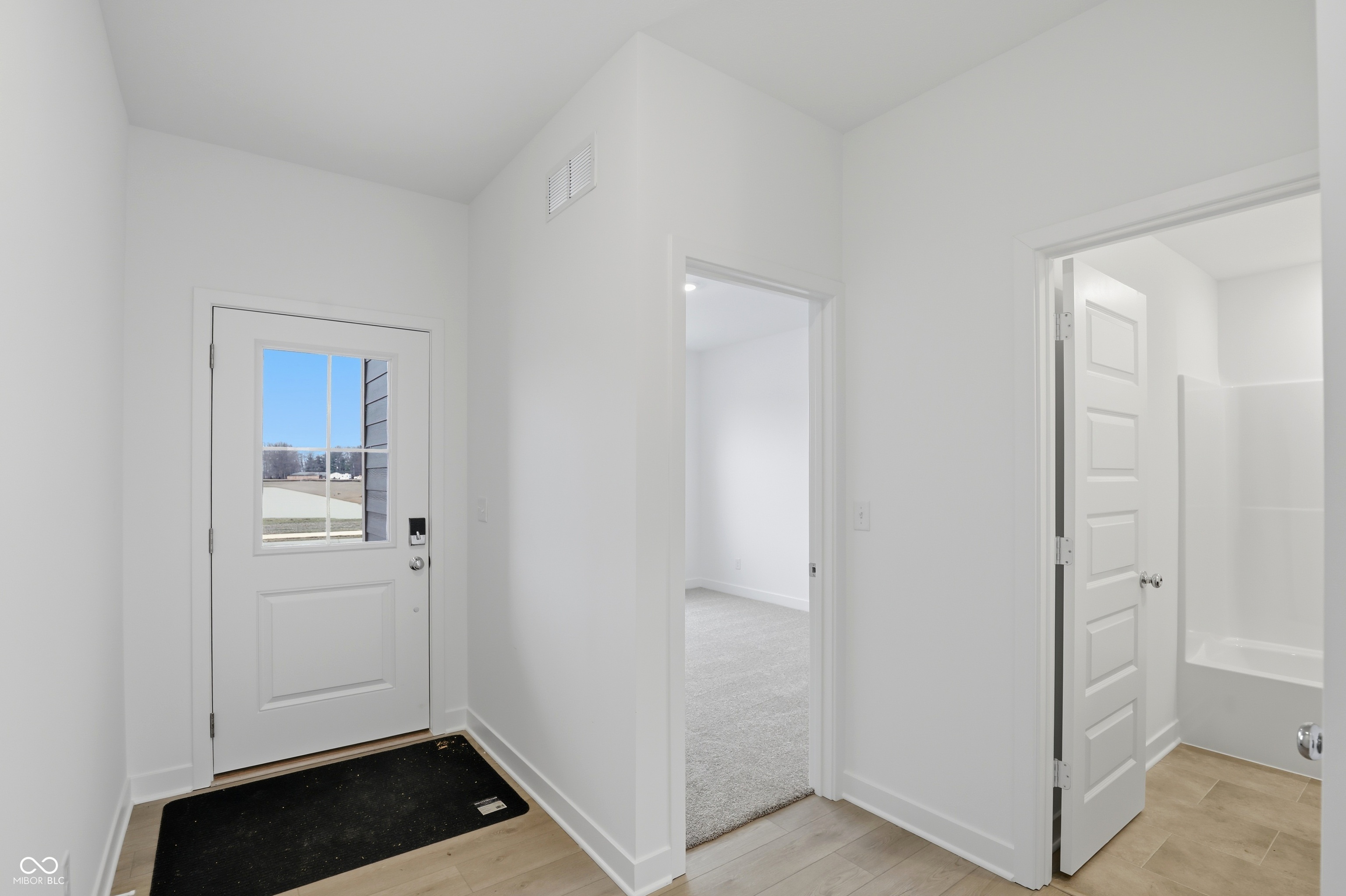 1902 W Addison Drive