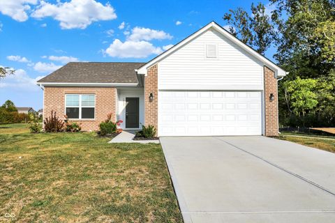 Photo of 1537 N Clearwater Drive, Greenfield, IN 46140 (MLS # 22063920)