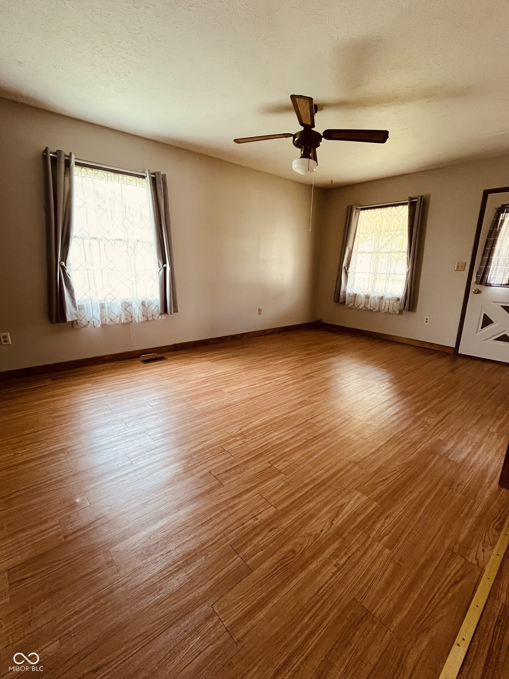 514 W 6th Street