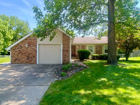 Photo of 7749 Venetian Way, Indianapolis, IN 46217 (MLS # 22102871)