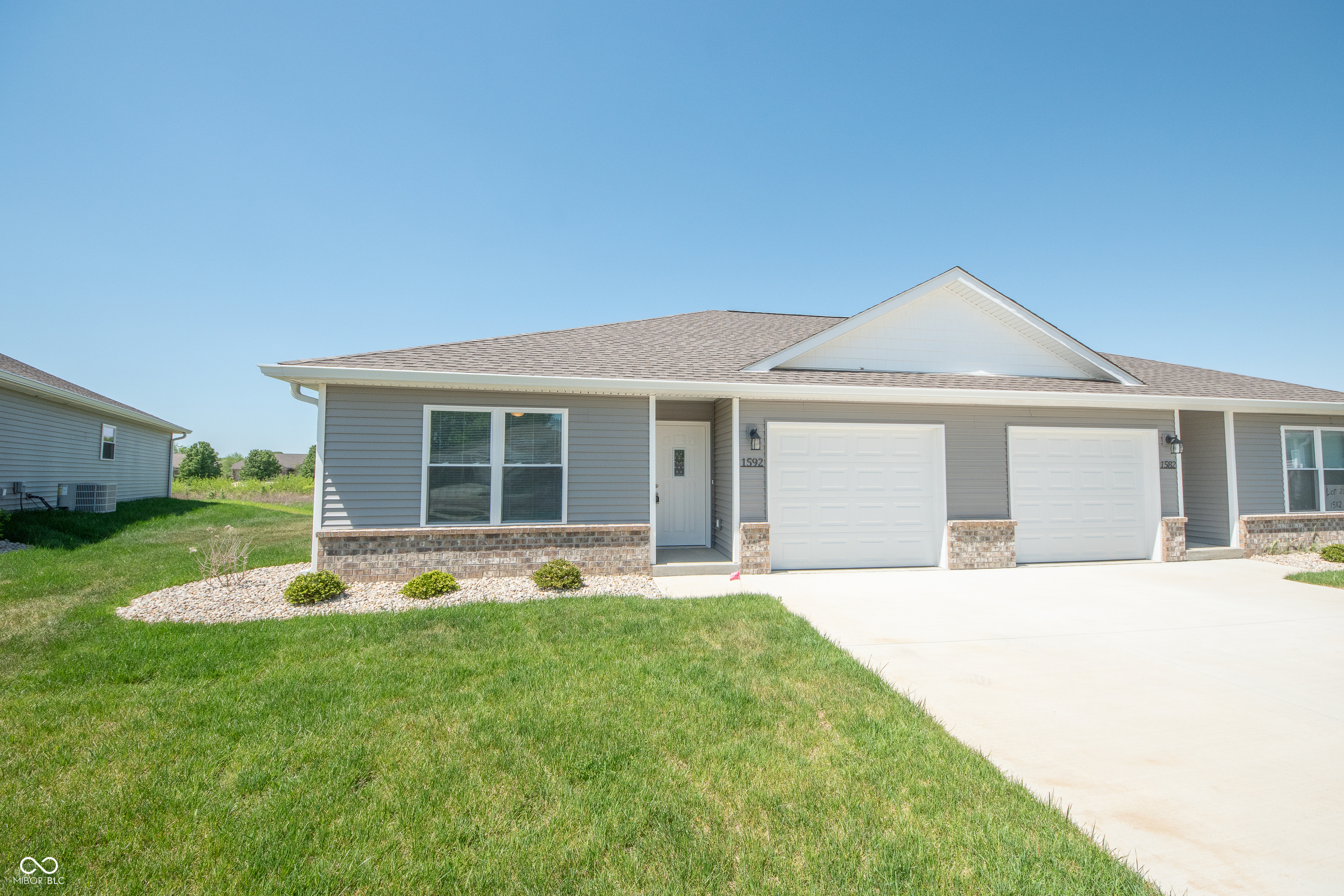 Photo 1 of 22 — 1592 W Paula Drive, Columbus, IN 47201
