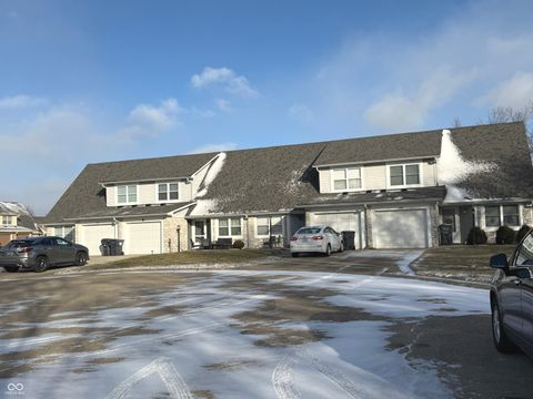Photo of 1204 Paradise Way N #B, Greenwood, IN 46143 (MLS # 22080422)