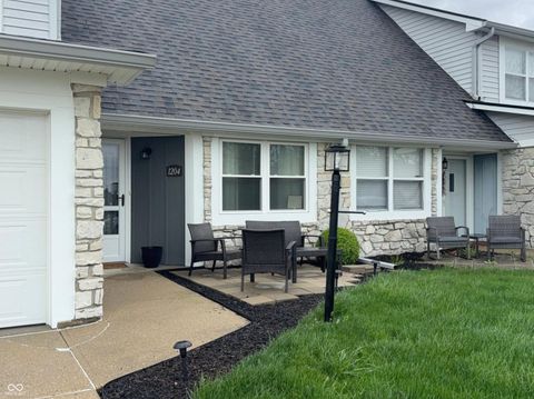 Photo of 1204 Paradise Way N #B, Greenwood, IN 46143 (MLS # 22080422)