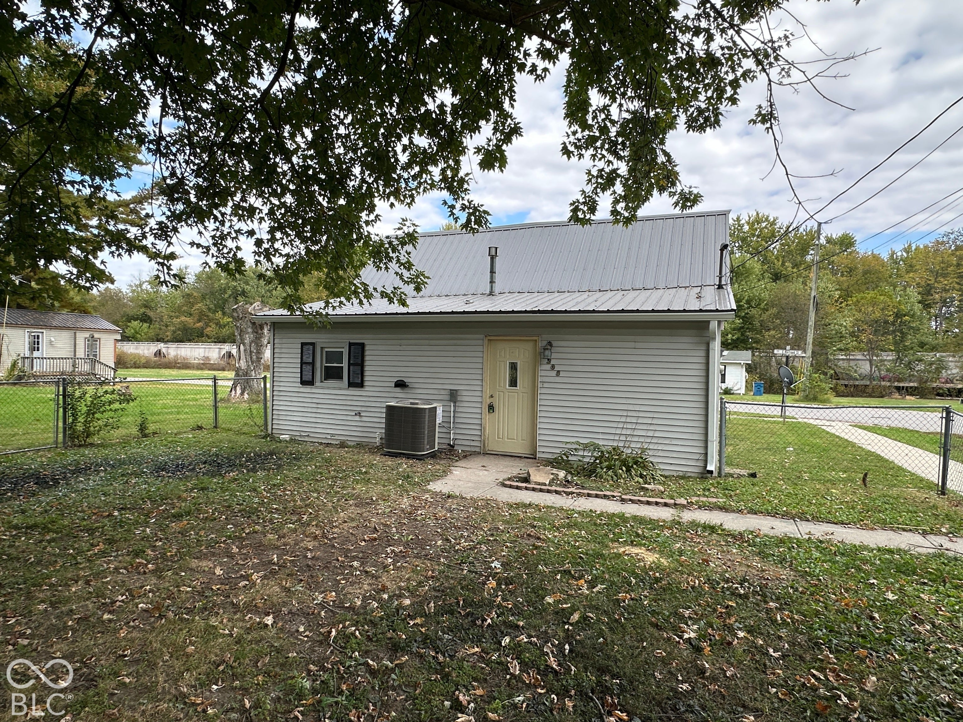 208 N East