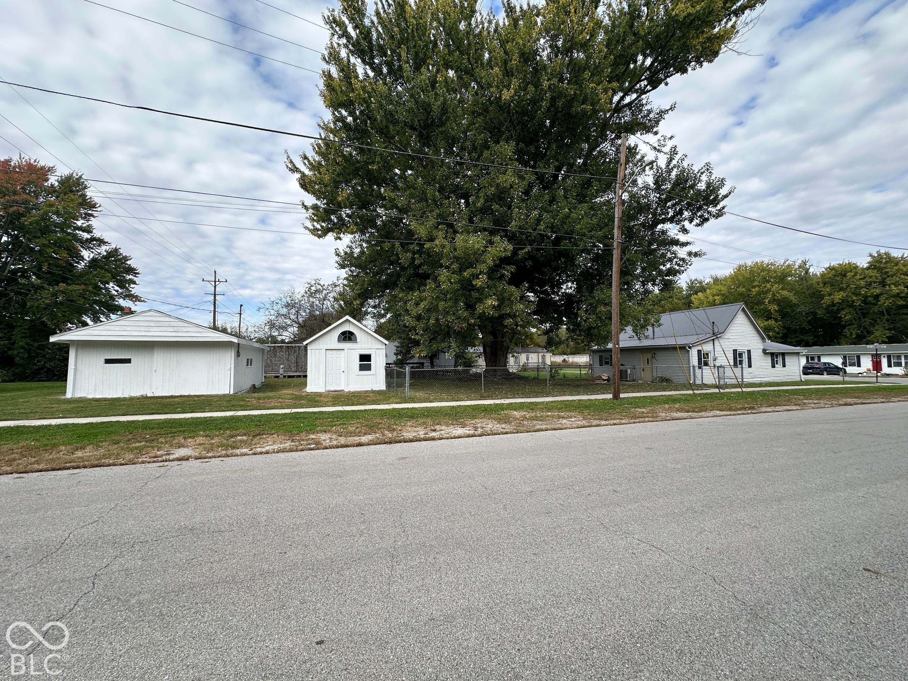 208 N East