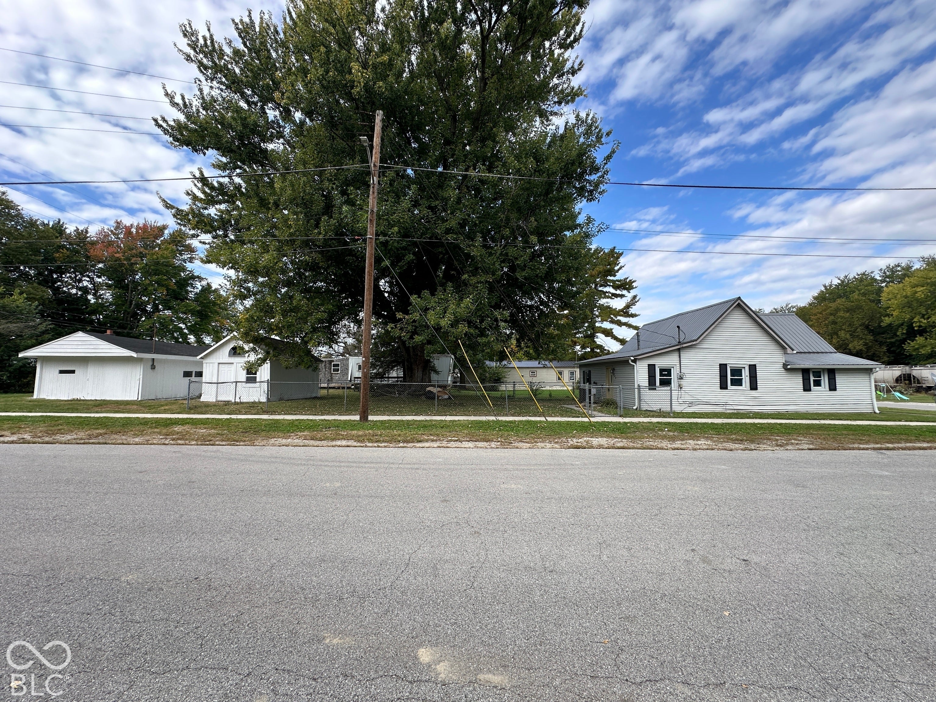 208 N East
