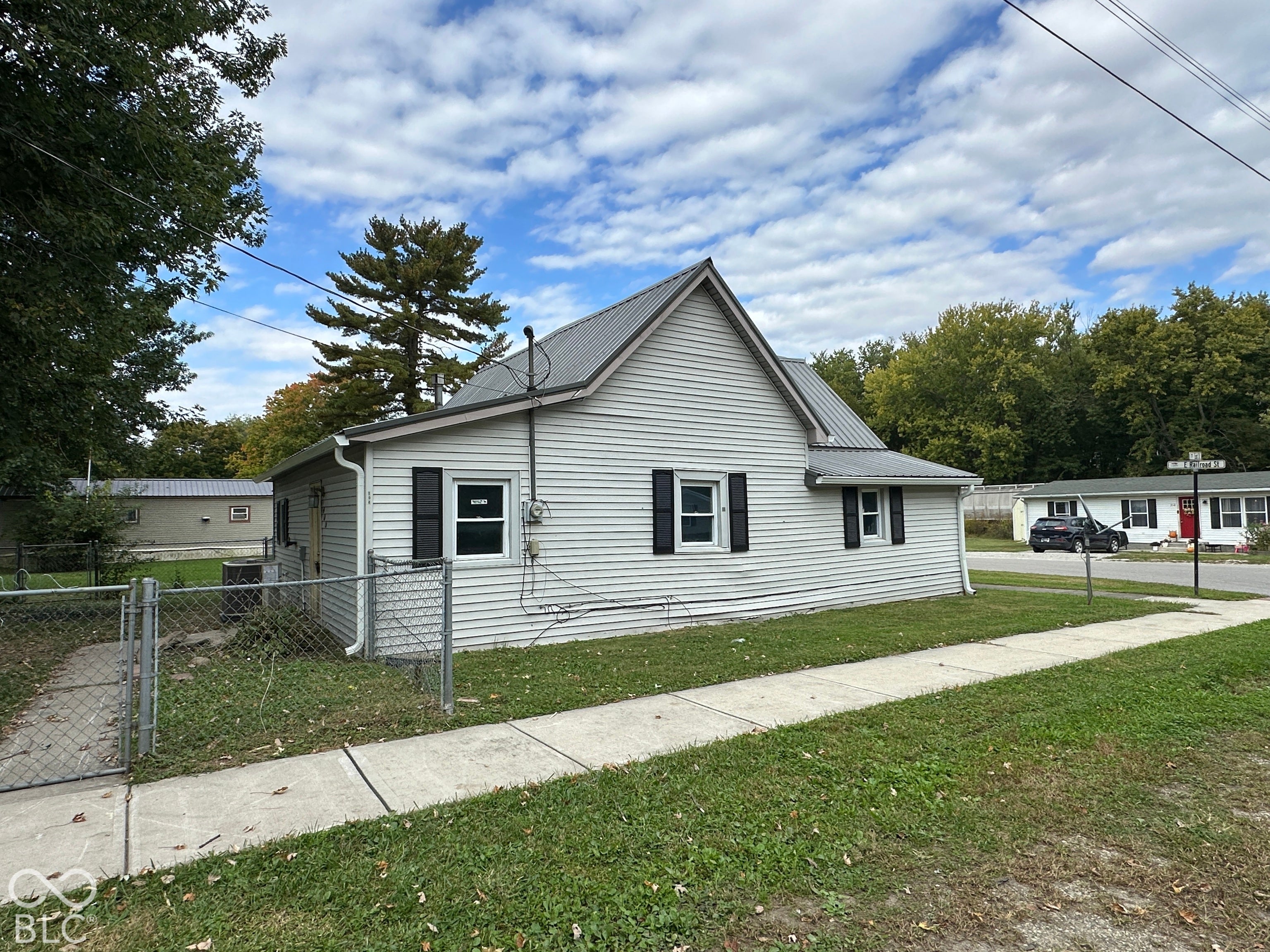 208 N East
