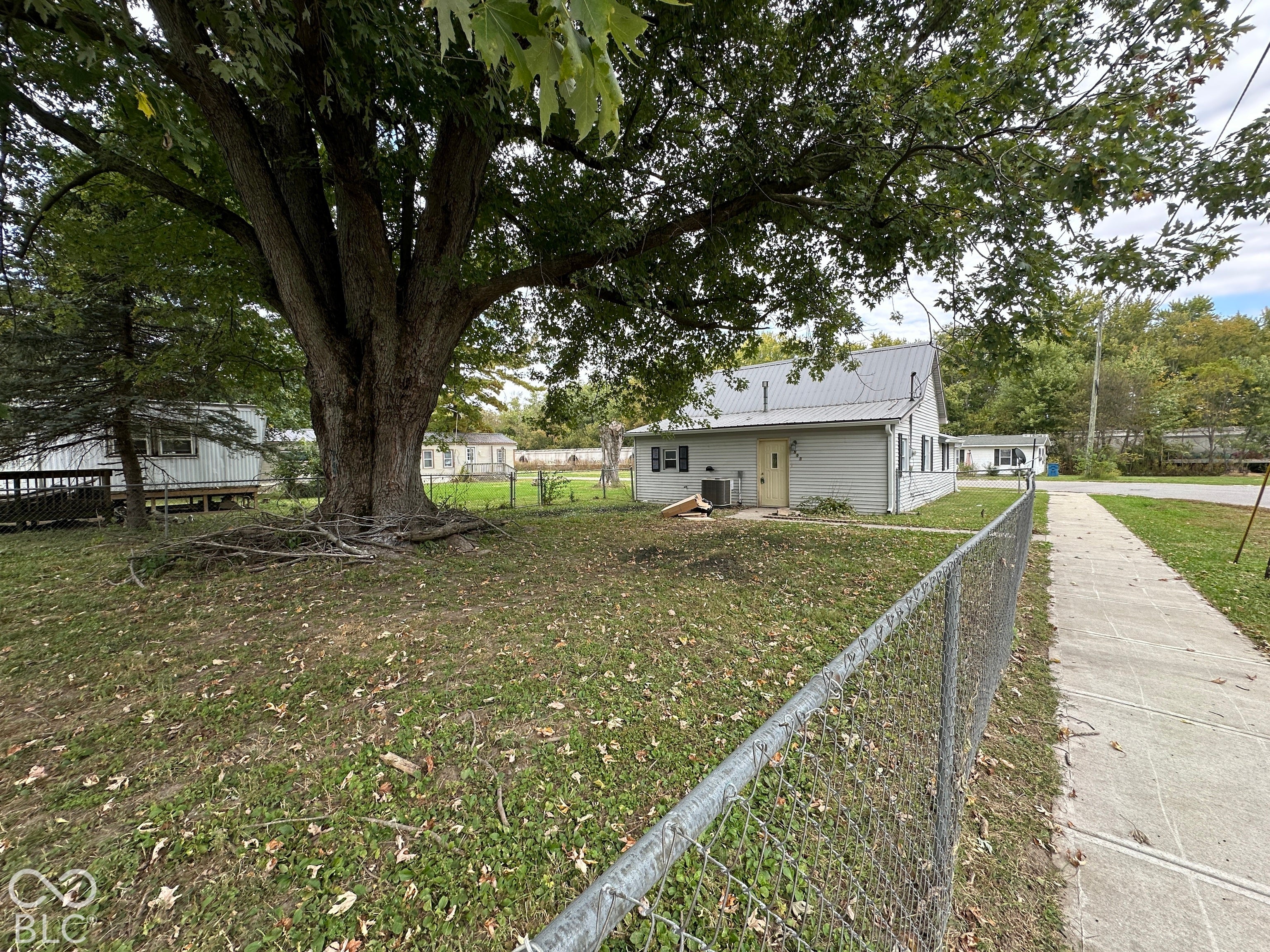 208 N East