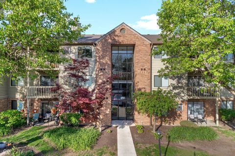 Photo of 4291 Village Parkway Circle W #APT 2, Indianapolis, IN 46254 (MLS # 22097641)