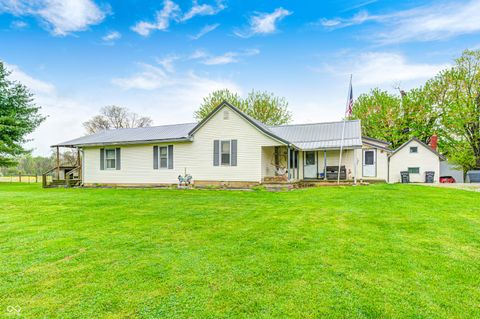 Photo of 5320 S Lick Crk Road, Morgantown, IN 46160 (MLS # 22035143)