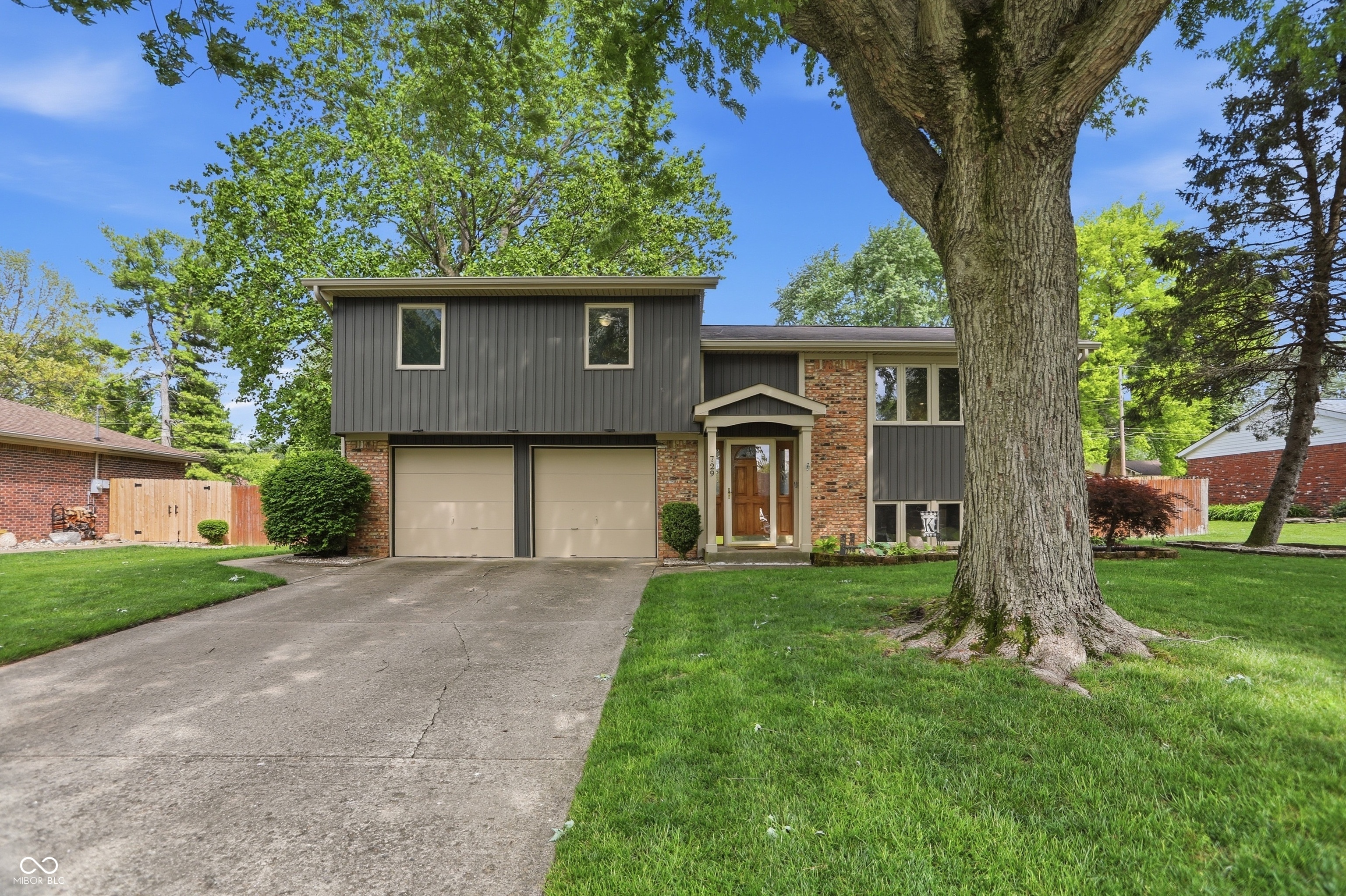 729 Colonial Way