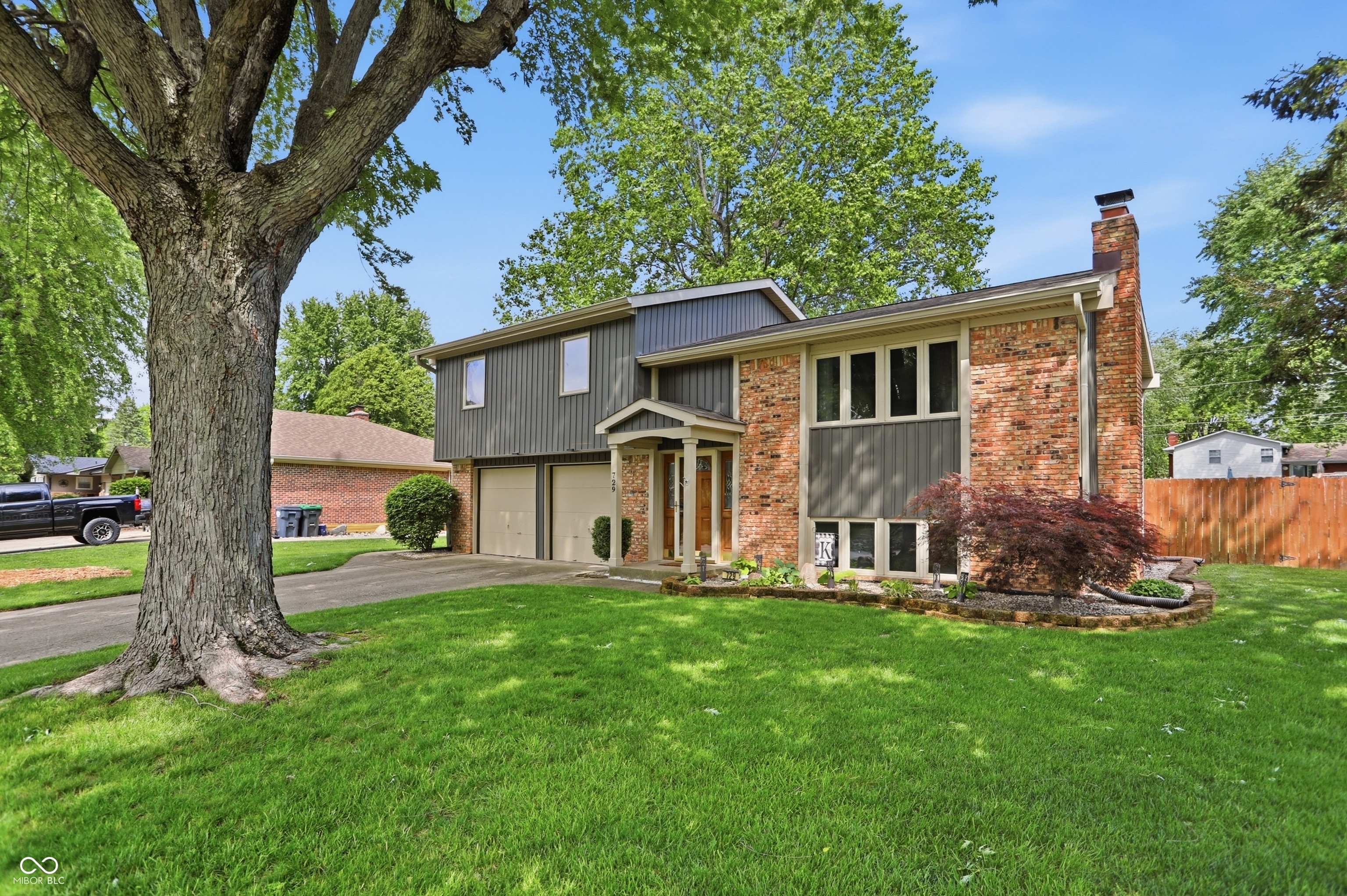 729 Colonial Way