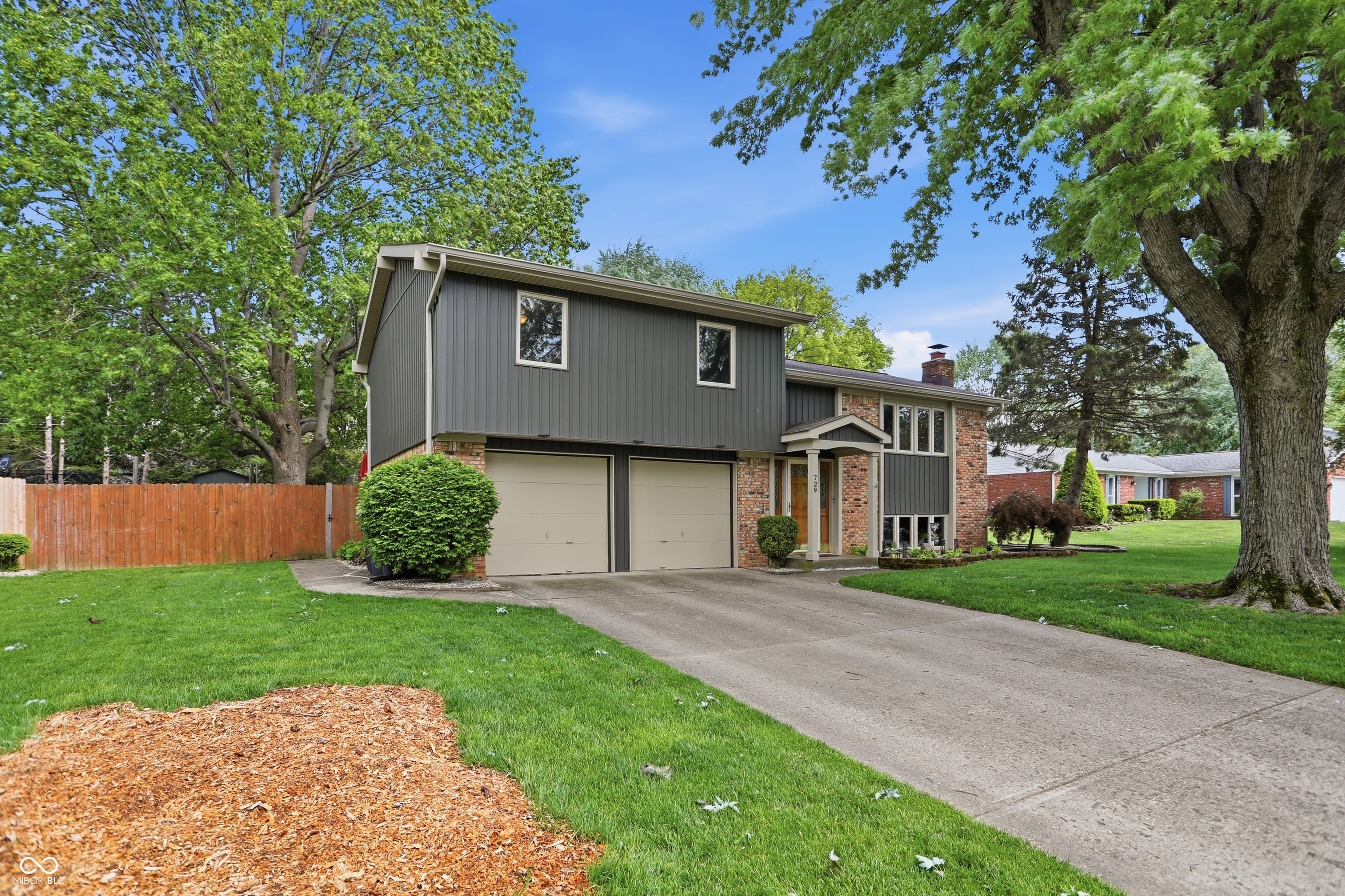 729 Colonial Way