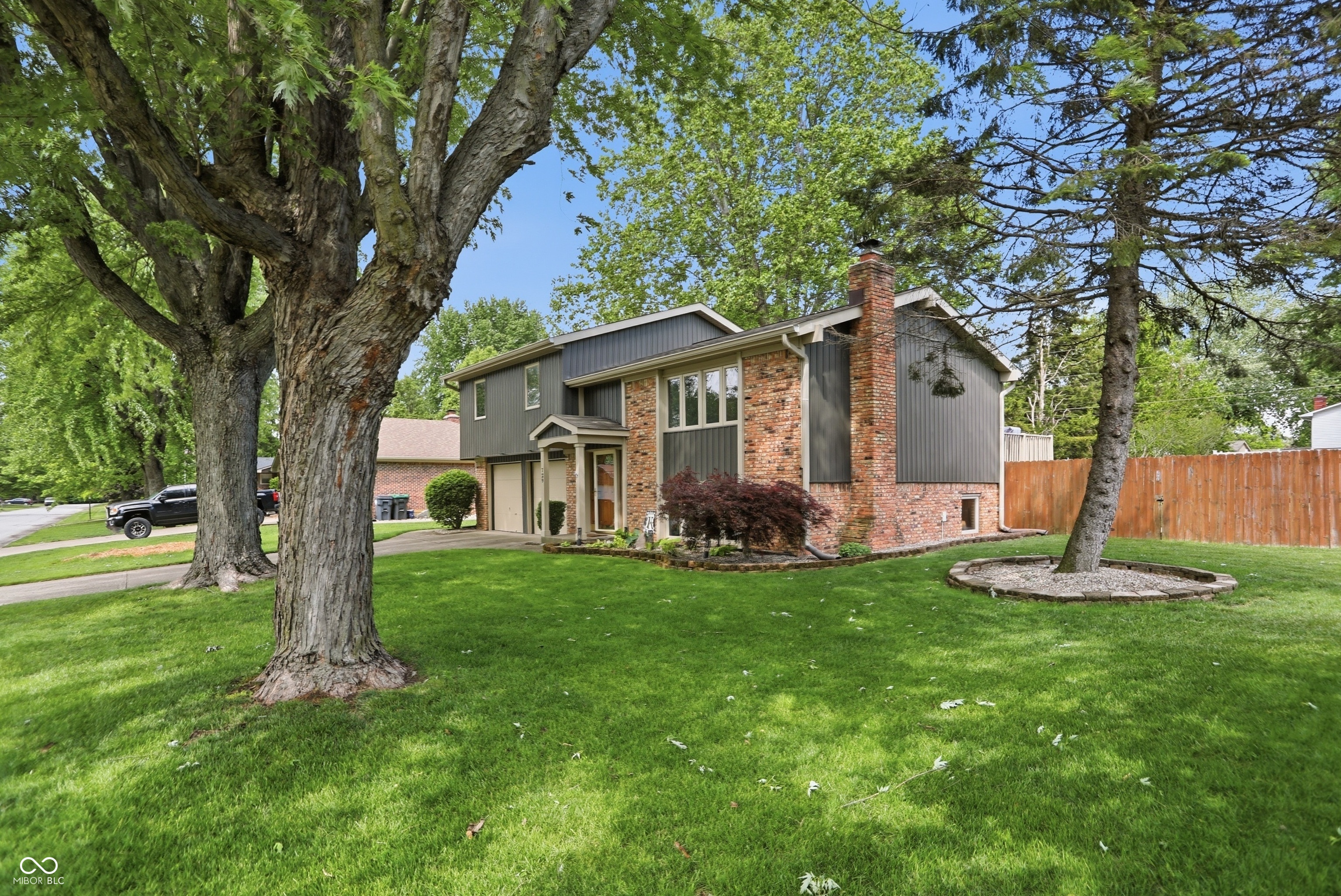 729 Colonial Way