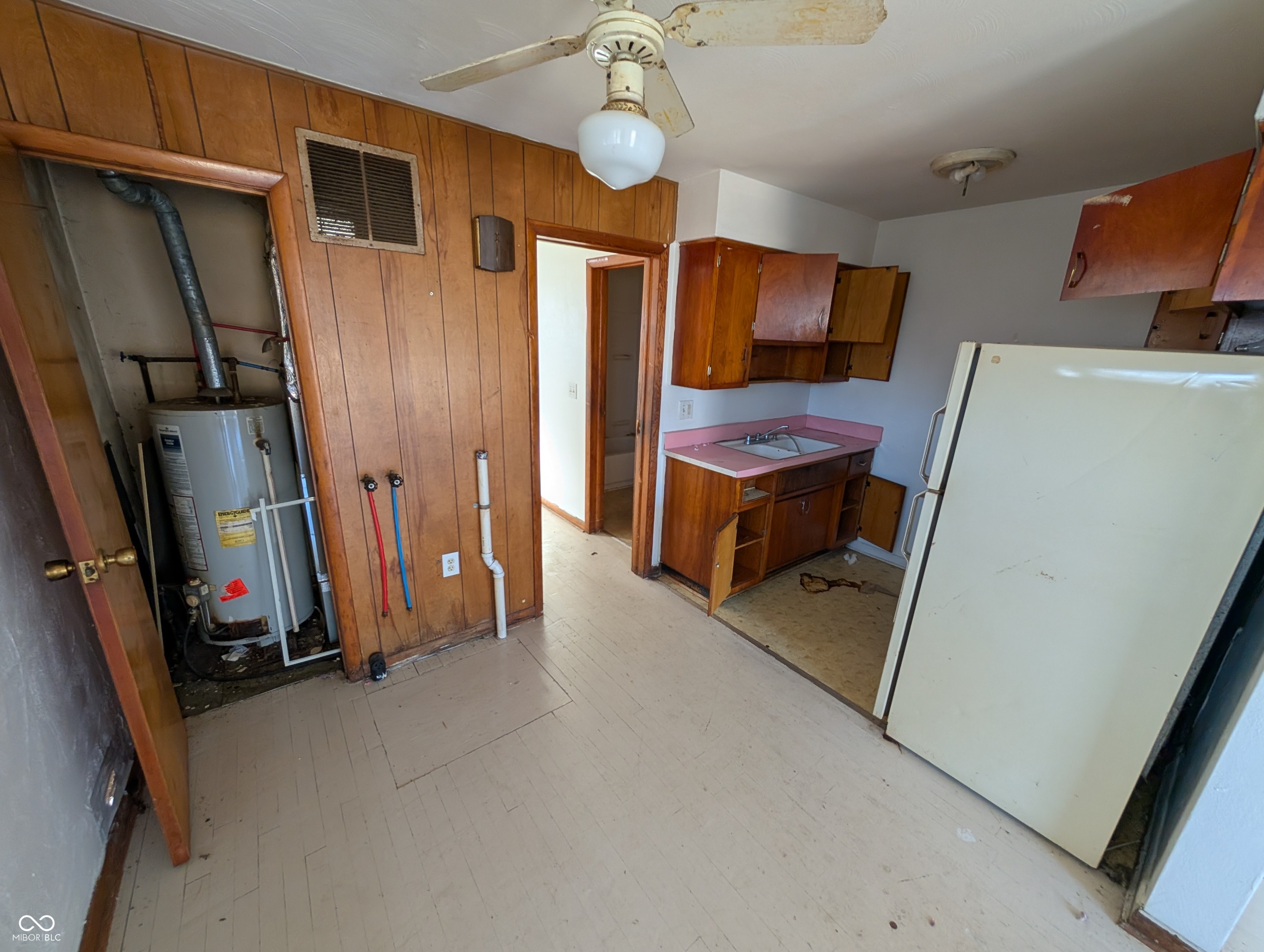 421 W 2nd Street