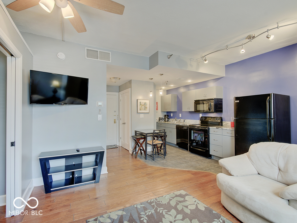 230 E 9th Street APT 108