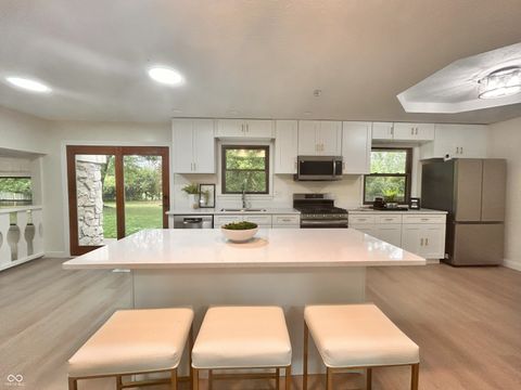 Photo of 908 N Meadows Lane, Greenfield, IN 46140 (MLS # 22062491)