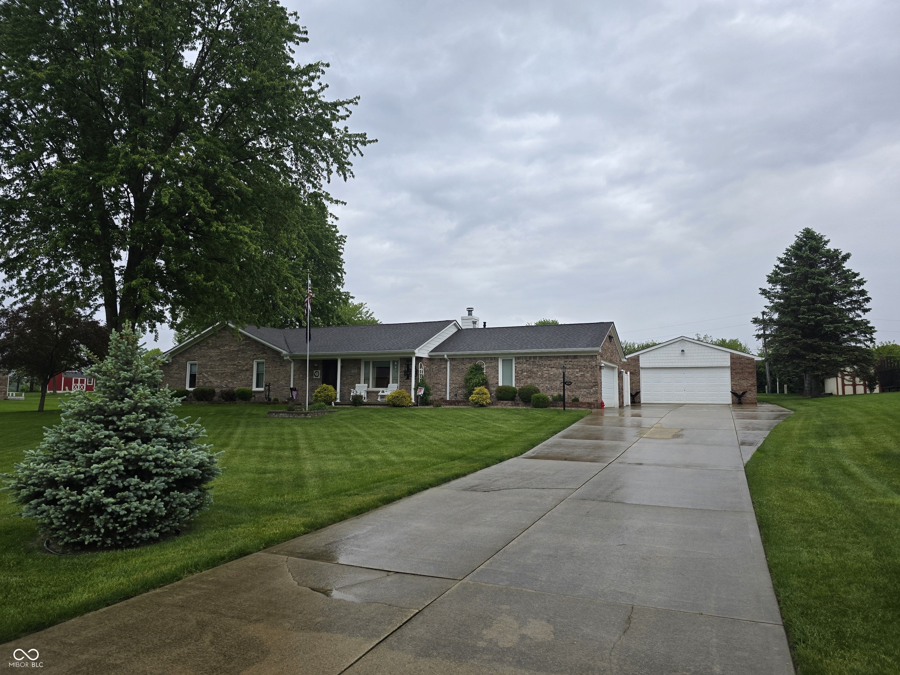 1961 N Valley Lane