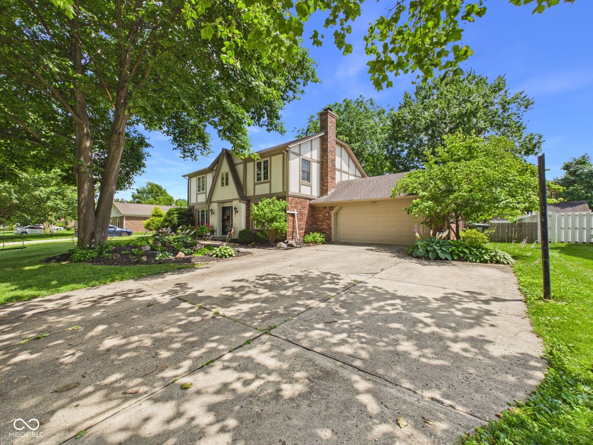 1905 Woodview Lane