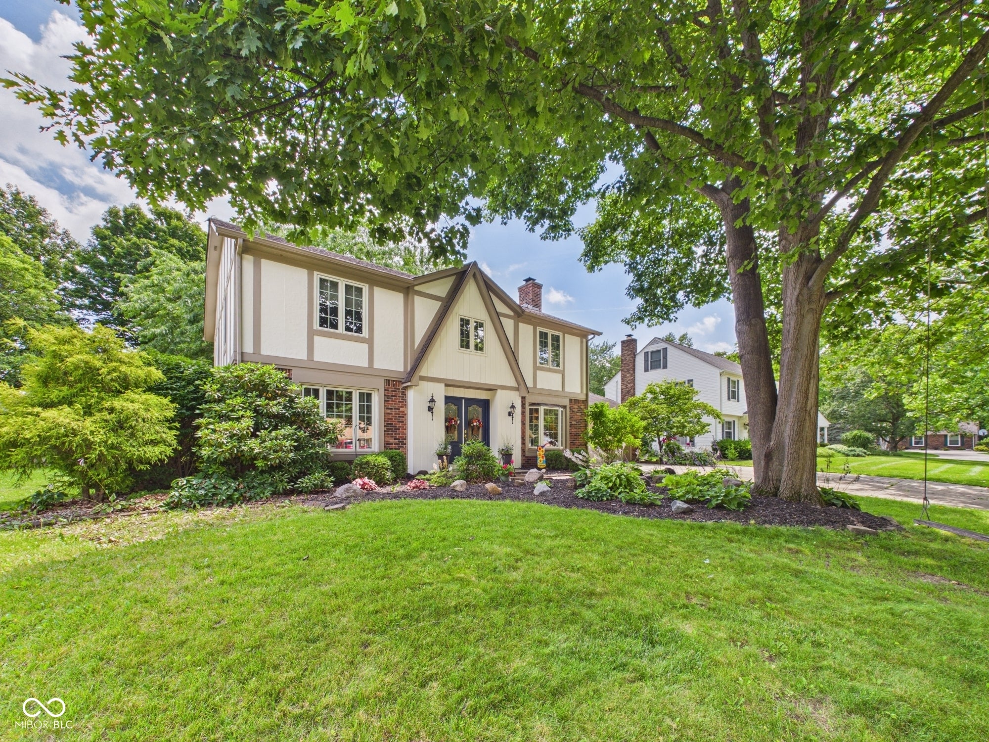 1905 Woodview Lane