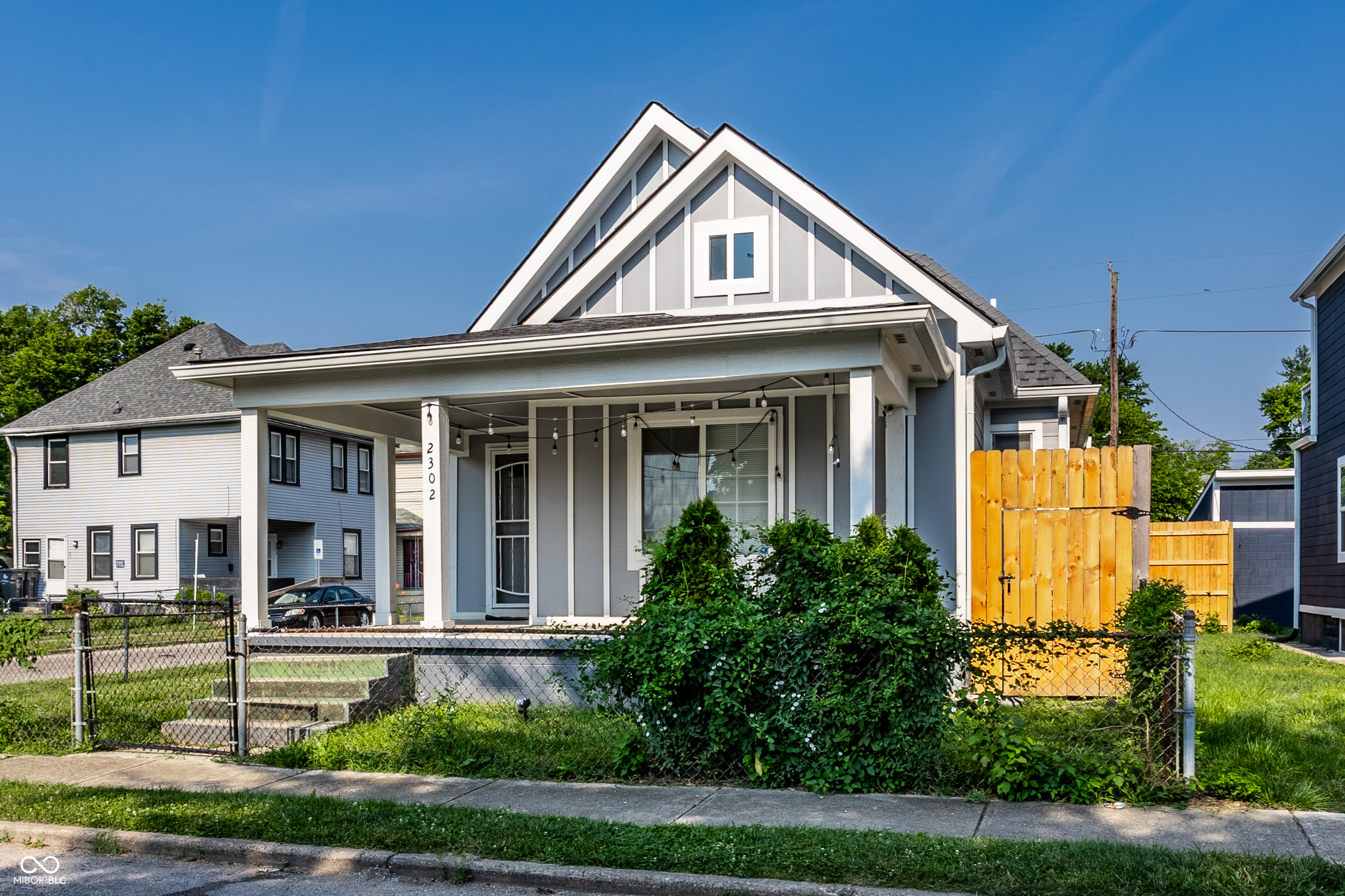 2302 N Kenwood Avenue