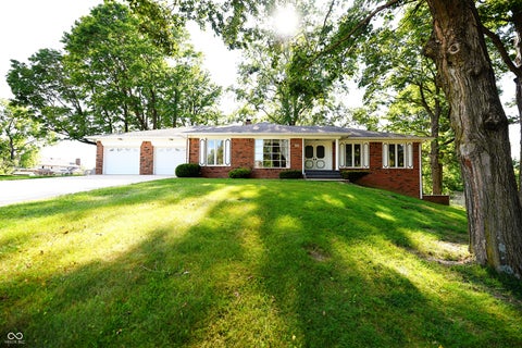 Photo of 509 Oak Boulevard West Drive, Greenfield, IN 46140 (MLS # 22122388)