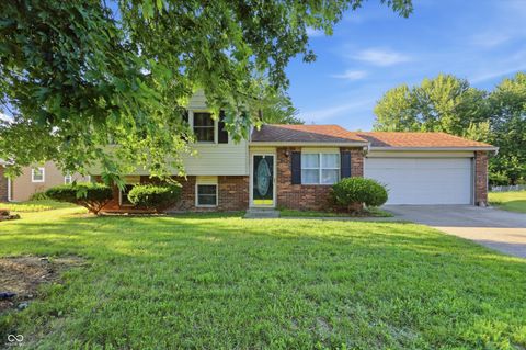 Photo of 812 Moss Oak Court, Indianapolis, IN 46217 (MLS # 22113526)