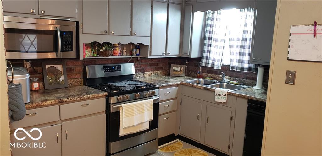 1220 S Whitcomb Avenue