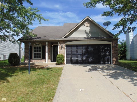 Photo of 11108 Fall Drive, Indianapolis, IN 46229 (MLS # 22126212)