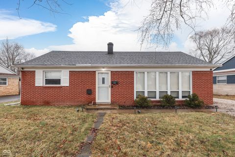 Photo of 527 Northgate Drive, Greenwood, IN 46143 (MLS # 22087823)